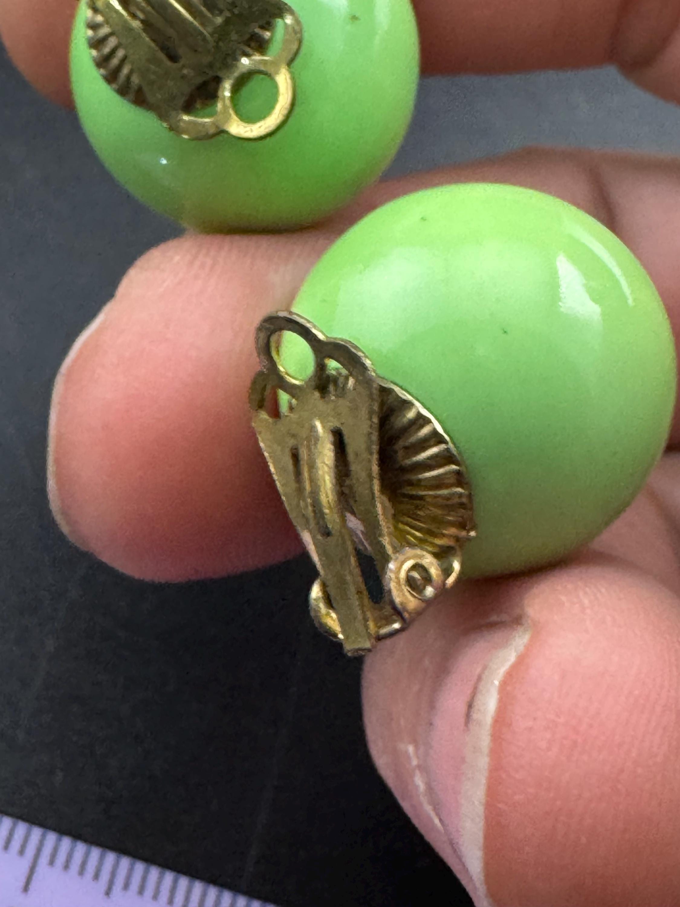 Vintage 2cm Plastic lime green ball Button Stud clip on earrings