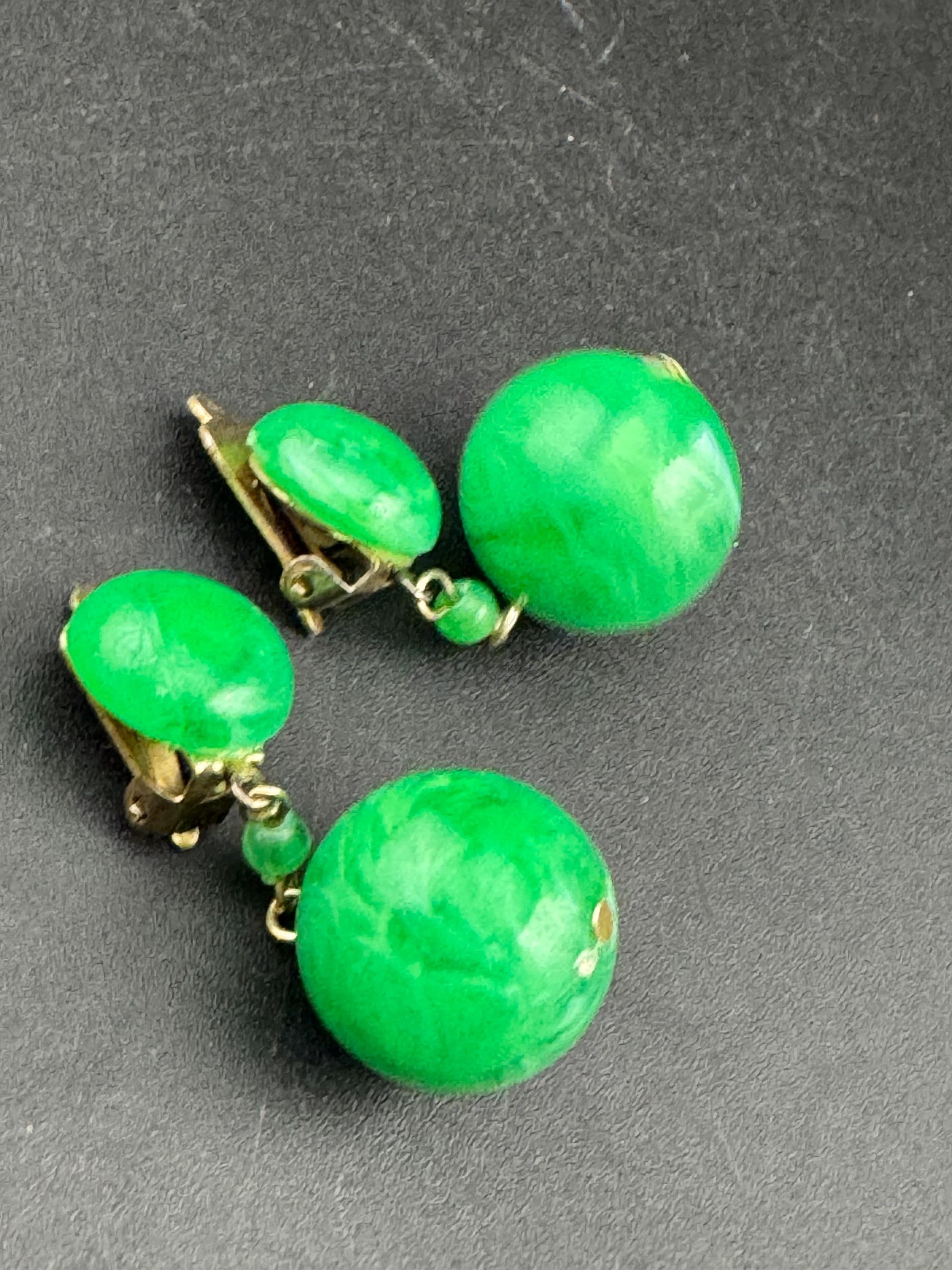 Vintage 2cm Plastic bright green marbled ball chain link dangly clip on earrings