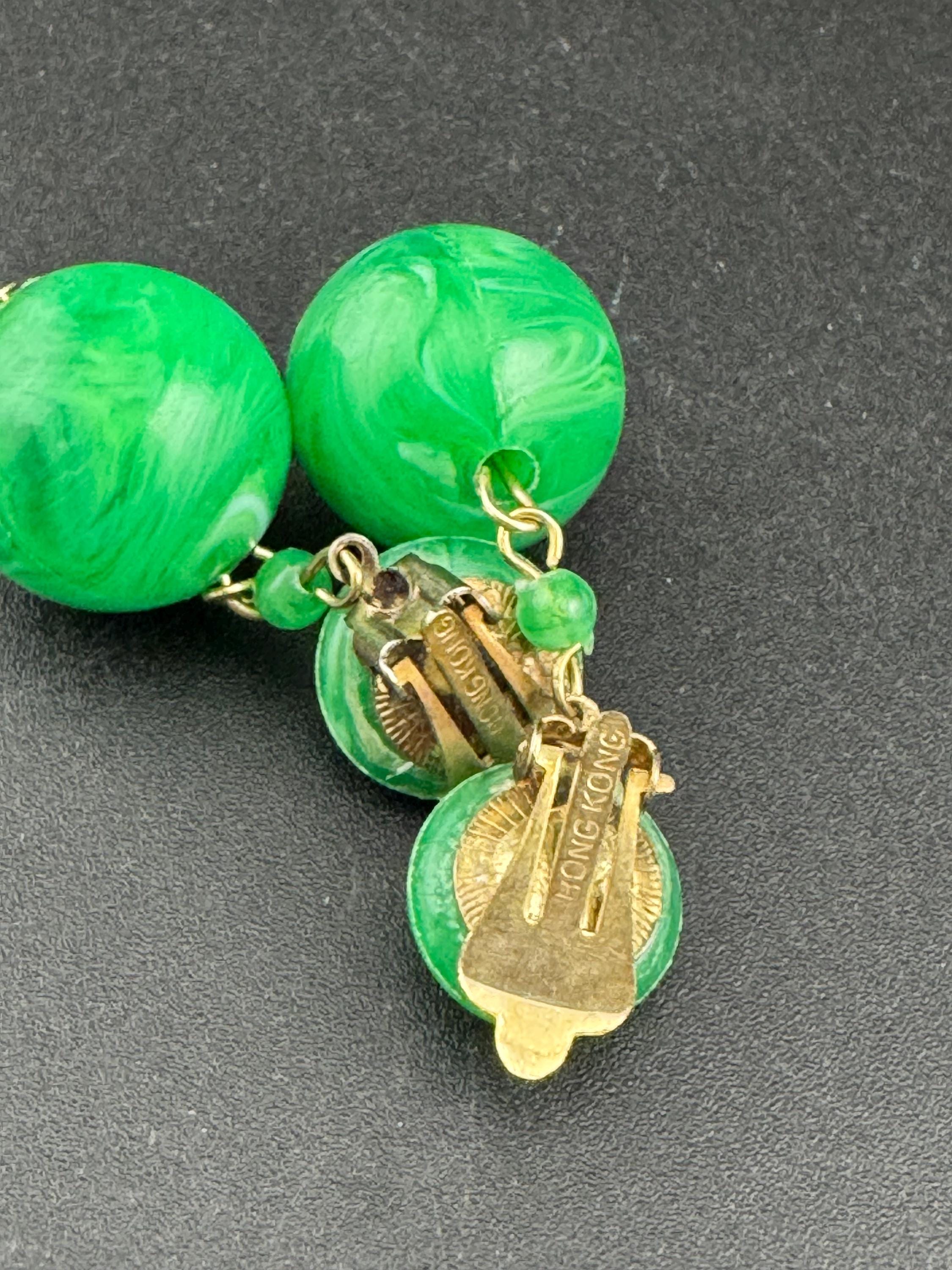 Vintage 2cm Plastic bright green marbled ball chain link dangly clip on earrings