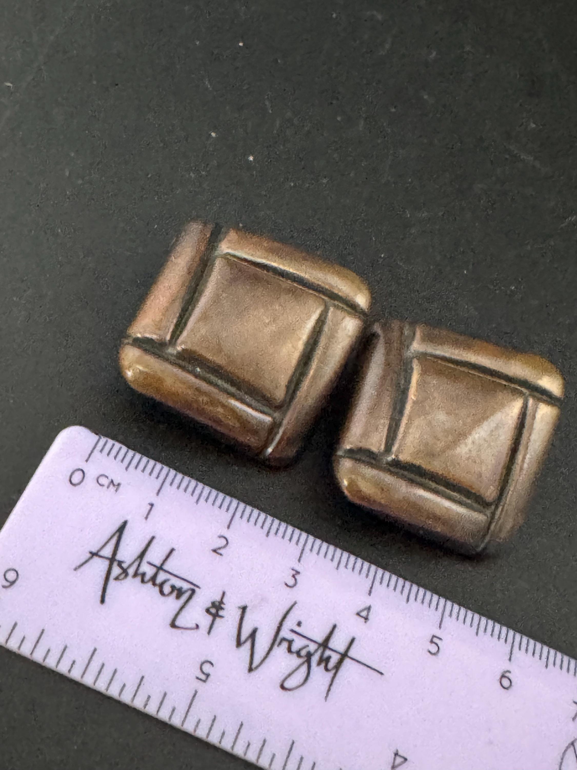 vintage 3.5cm warm brown plastic square stud clip on earrings