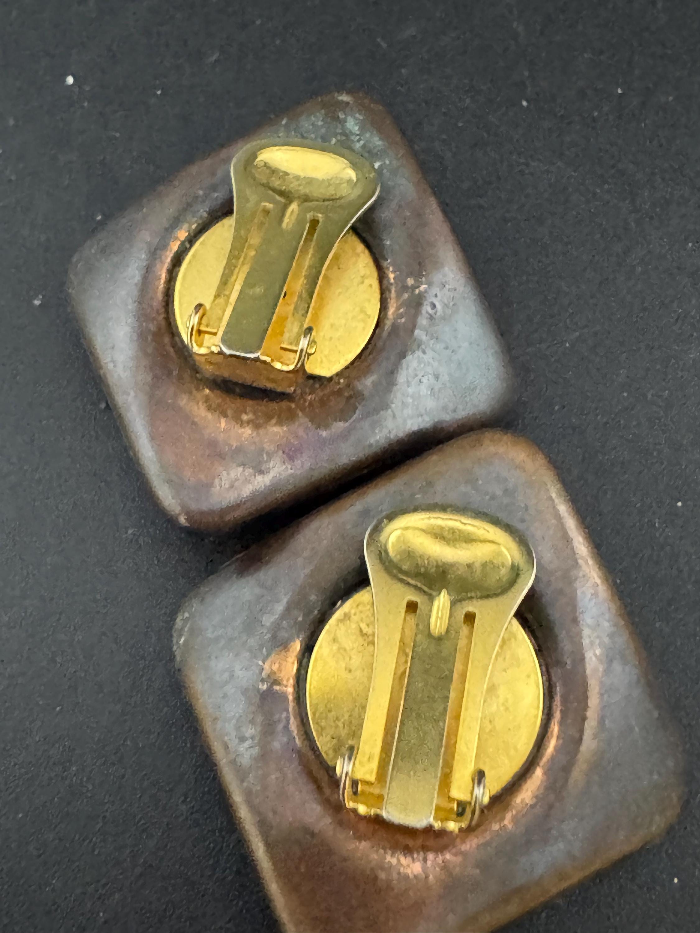 vintage 3.5cm warm brown plastic square stud clip on earrings