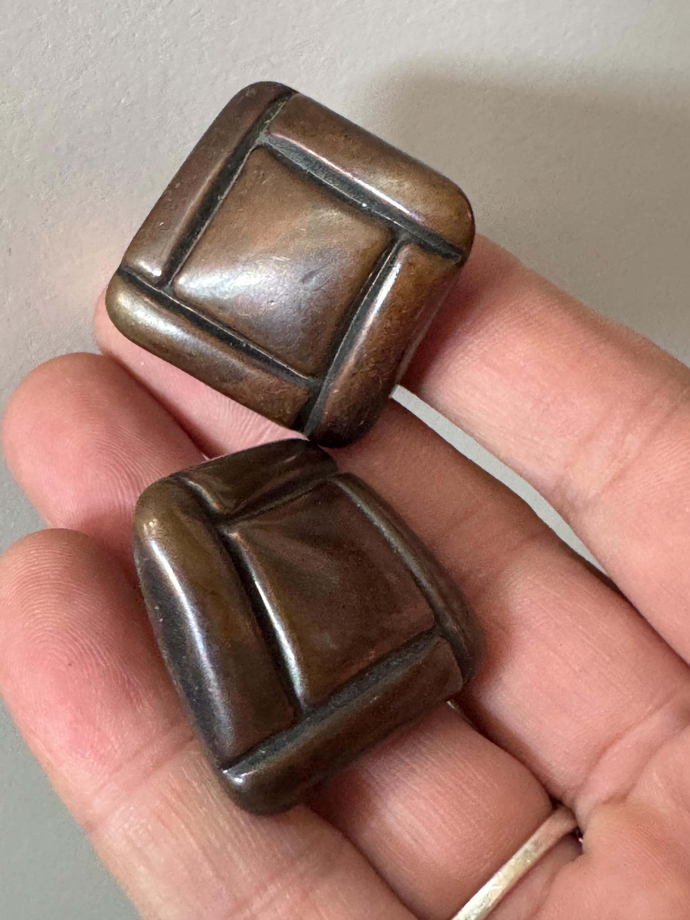 vintage 3.5cm warm brown plastic square stud clip on earrings
