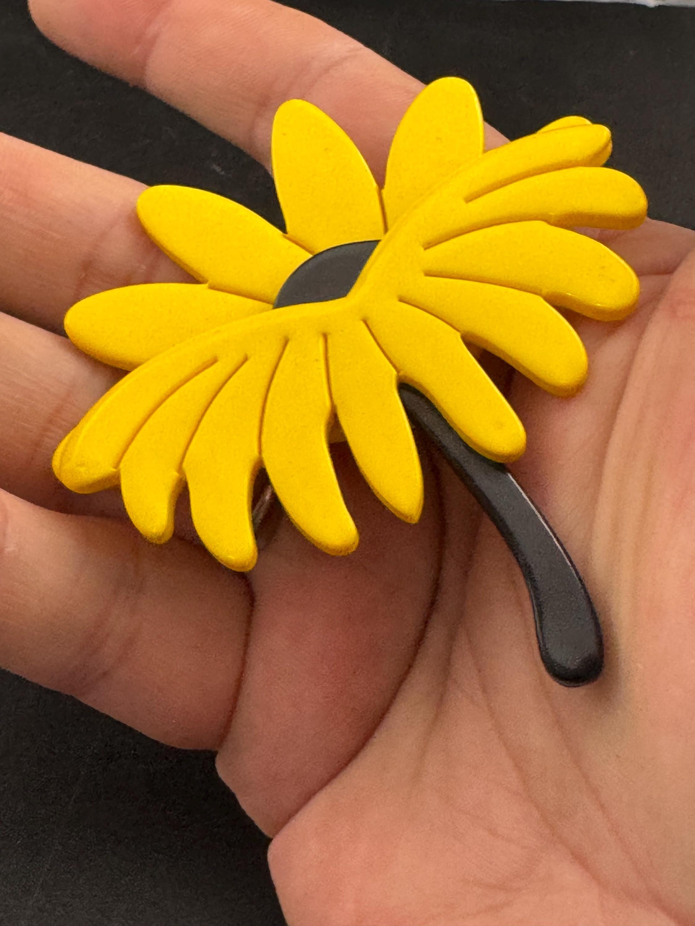 Vintage plastic large bright yellow floral daisy flower brooch, acrylic 6cm