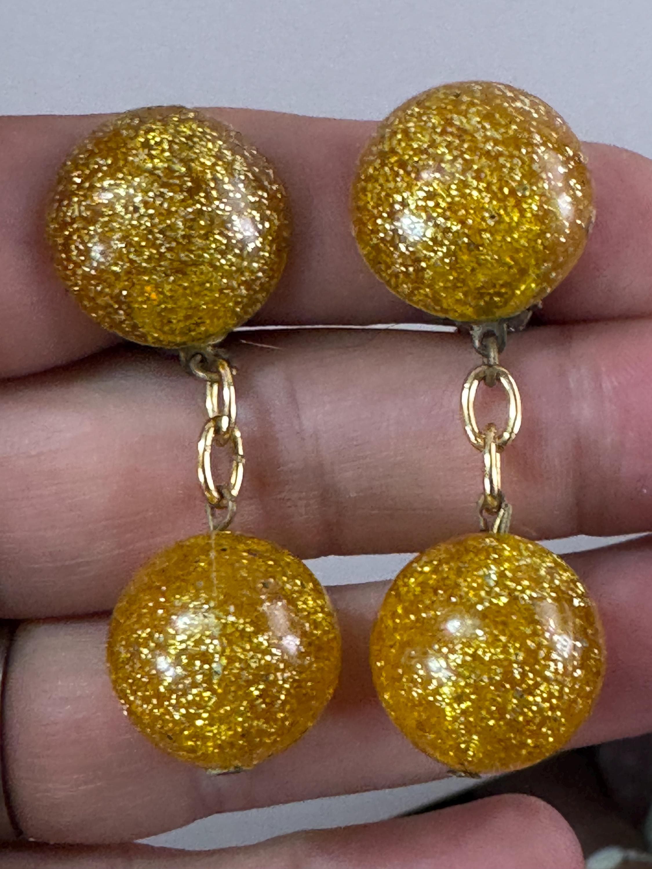 Early Vintage 4cm Plastic yellow glittery ball chain link dangly clip on earrings