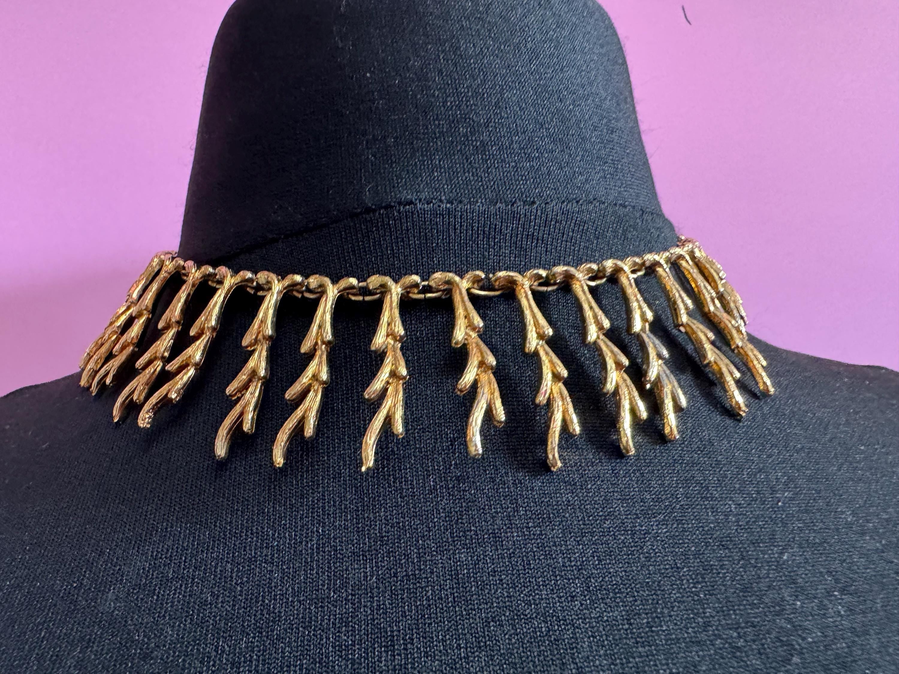 Vintage cleopatra Egyptian fringed  gold tone branch very wide choker necklace 35-41cm