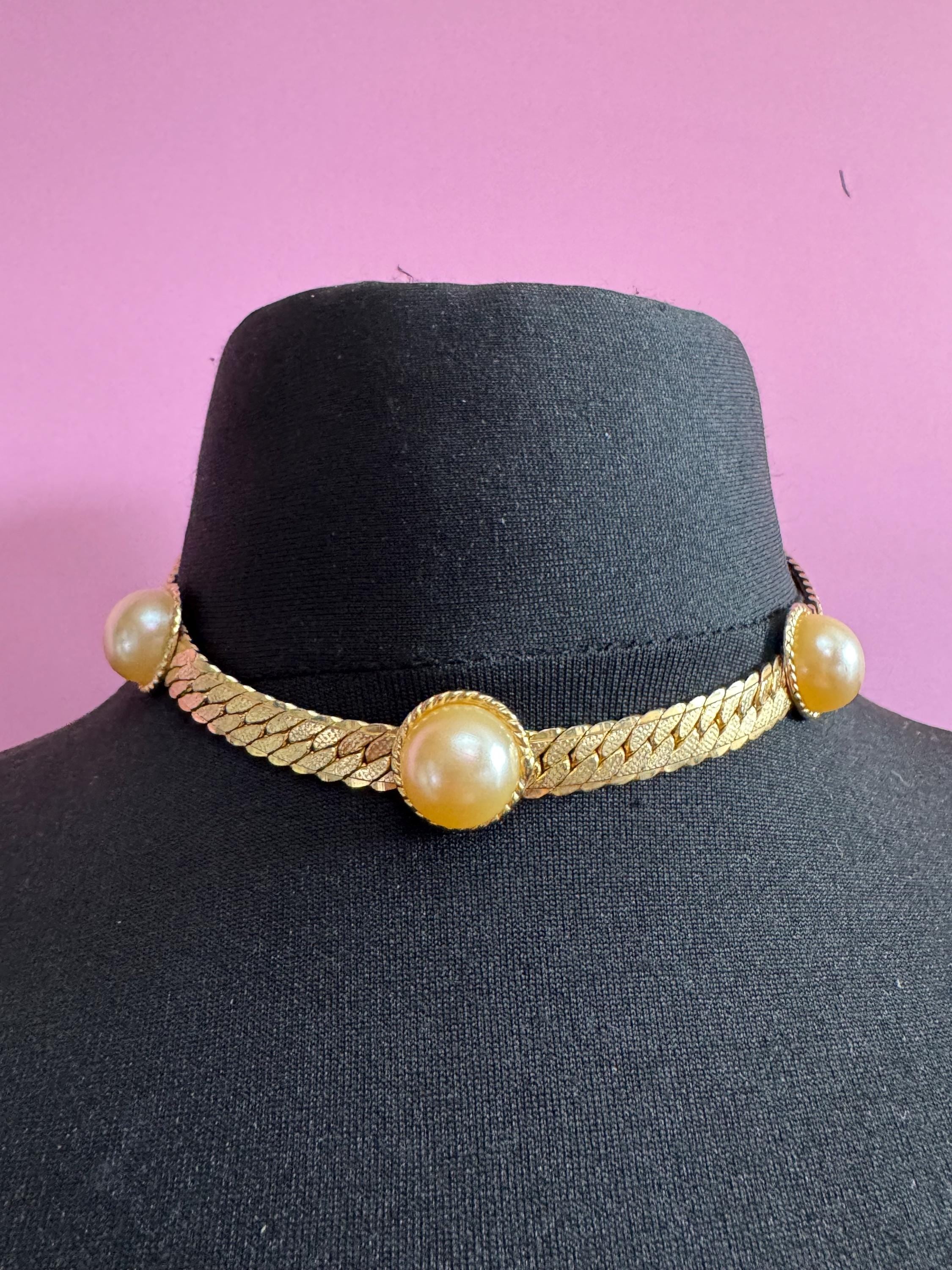 Vintage Gold Tone flat link woven Choker with 3 central faux pearl Cabochons 41cm