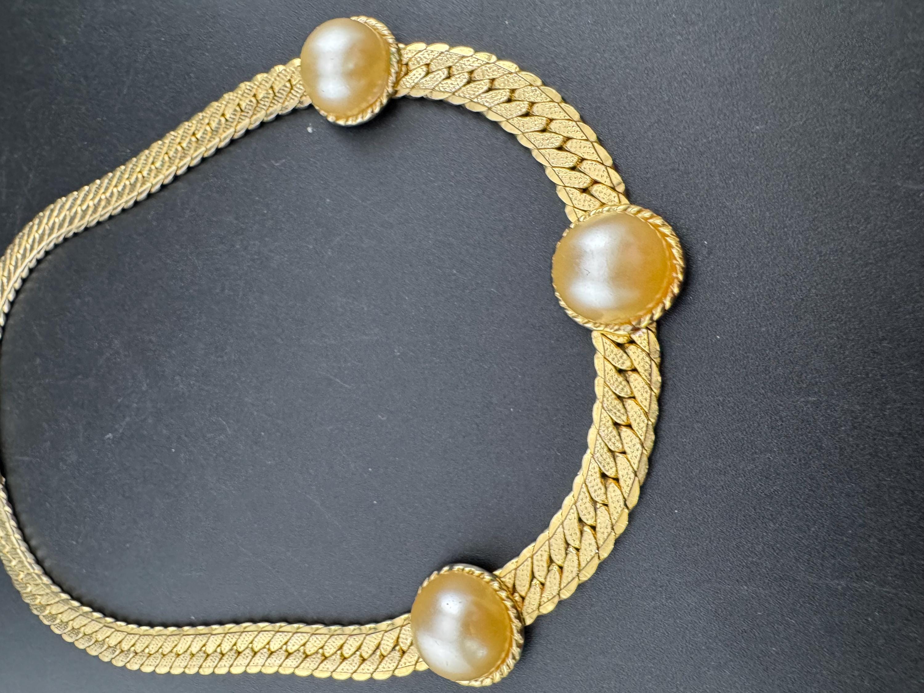 Vintage Gold Tone flat link woven Choker with 3 central faux pearl Cabochons 41cm