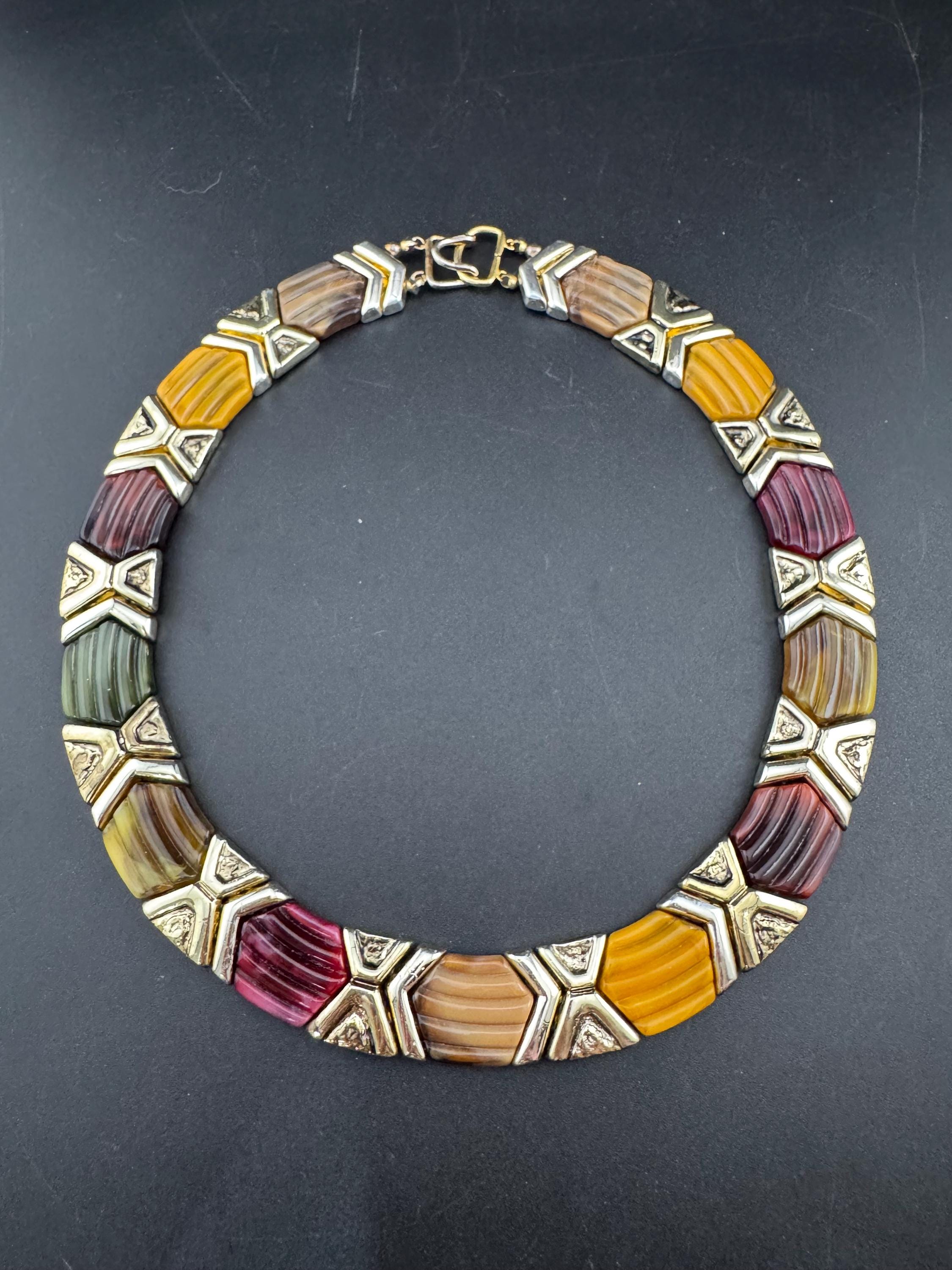 Vintage green, red, brown and gold plastic beaded lucite flat choker necklace 45cm, fabulous!