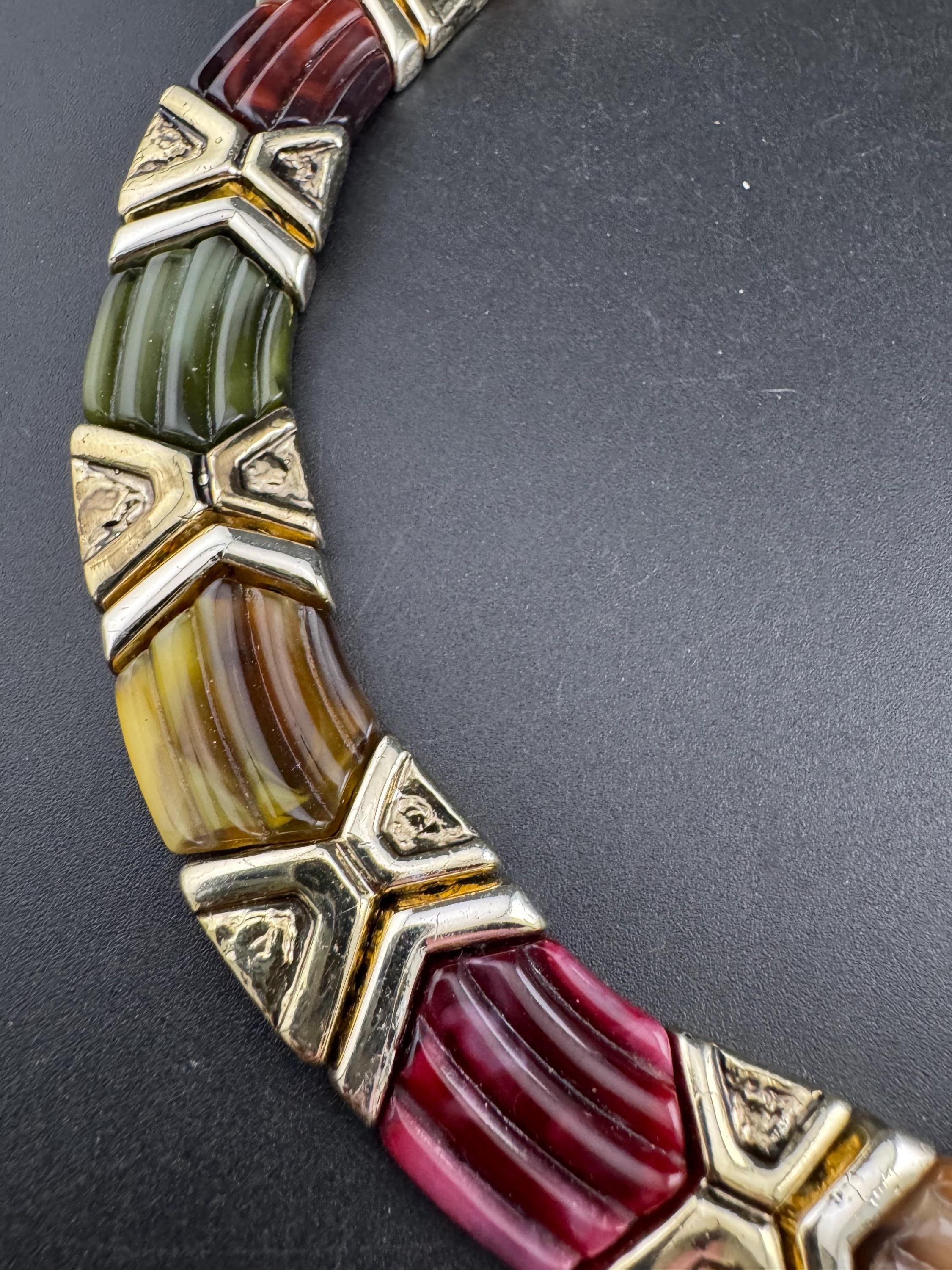Vintage green, red, brown and gold plastic beaded lucite flat choker necklace 45cm, fabulous!