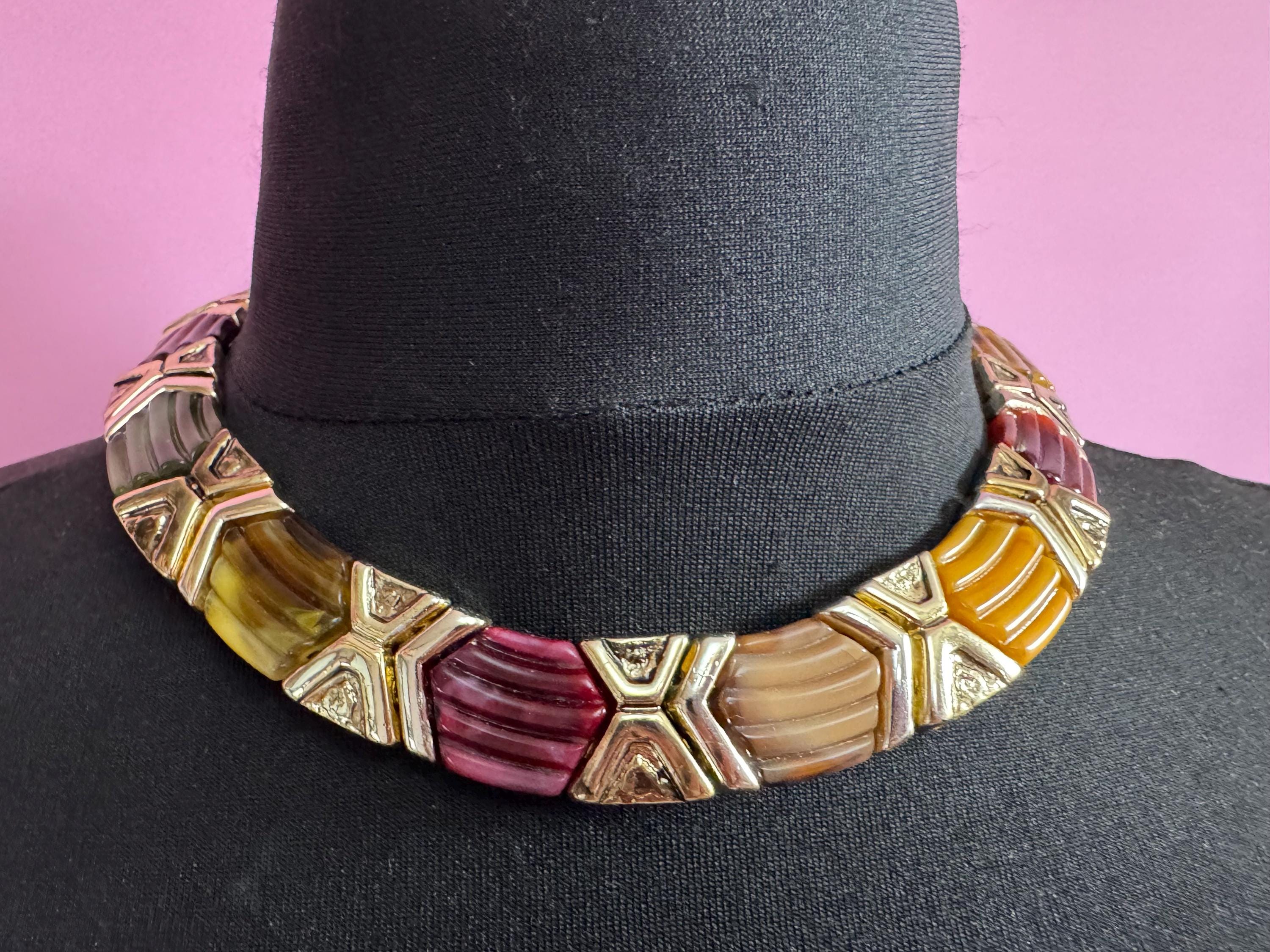 Vintage green, red, brown and gold plastic beaded lucite flat choker necklace 45cm, fabulous!