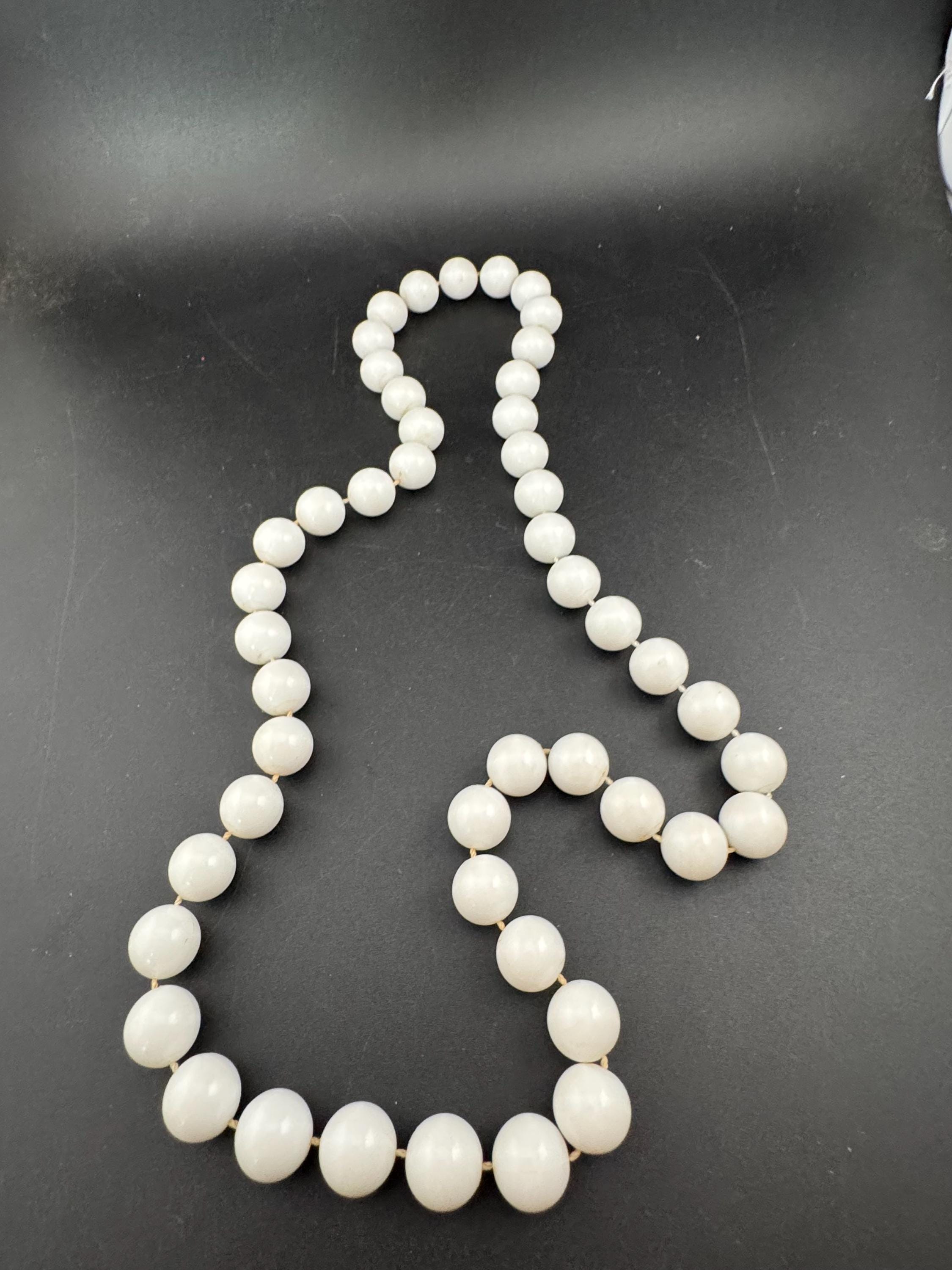 Vintage chunky white plastic beaded long necklace 74cm