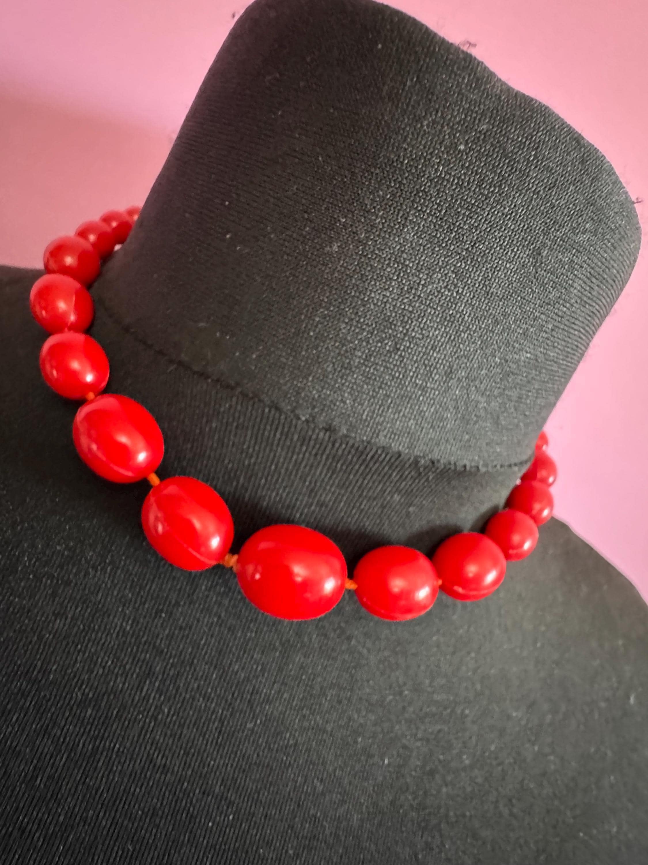 Vintage 80s classic red plastic fixed  beaded collar necklace 42.5cm