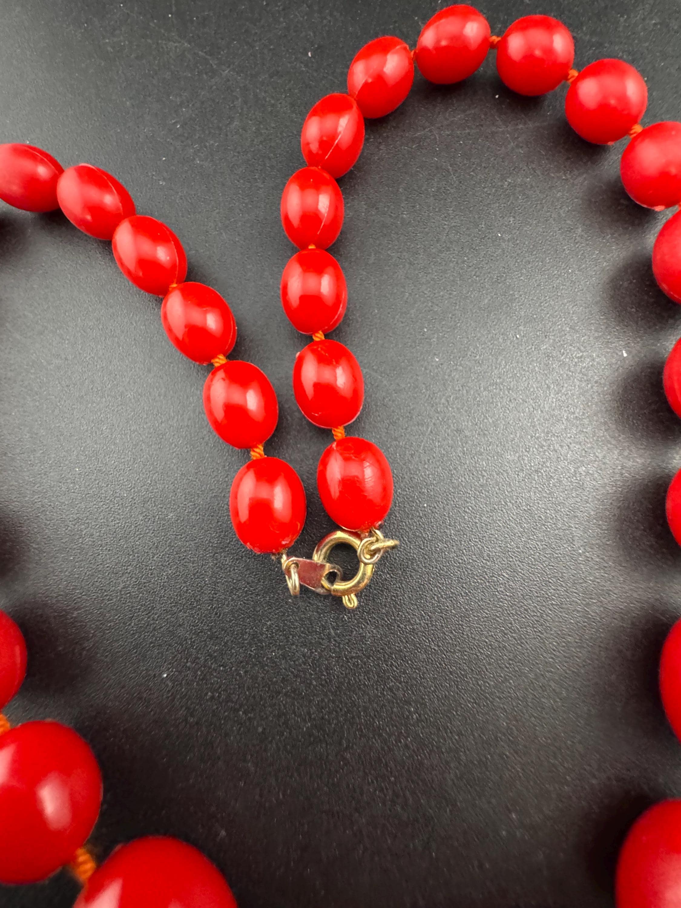 Vintage 80s classic red plastic fixed  beaded collar necklace 42.5cm