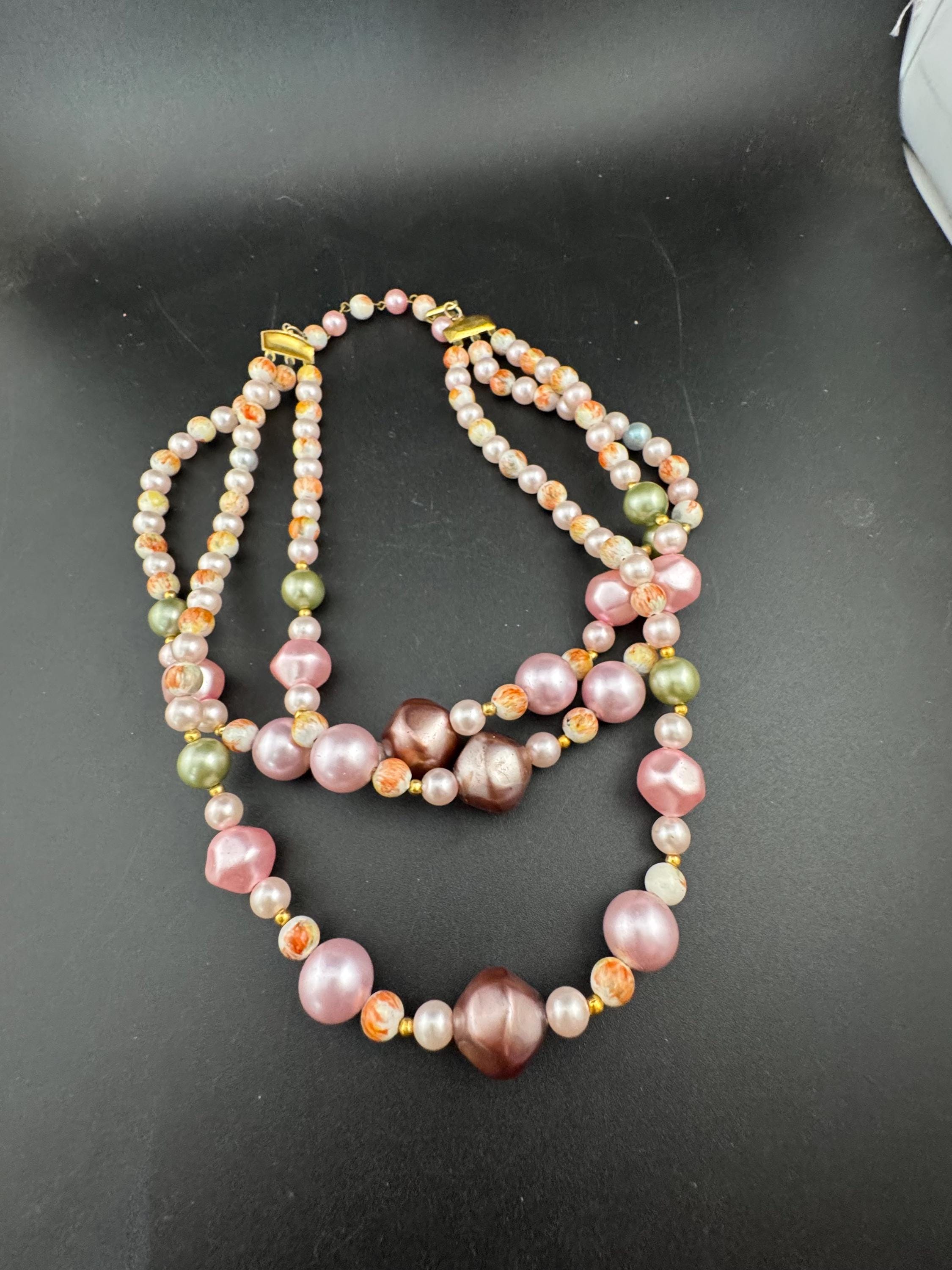 Mid century pink Hong Kong faux pearl chunky plastic beaded multi strand choker necklace