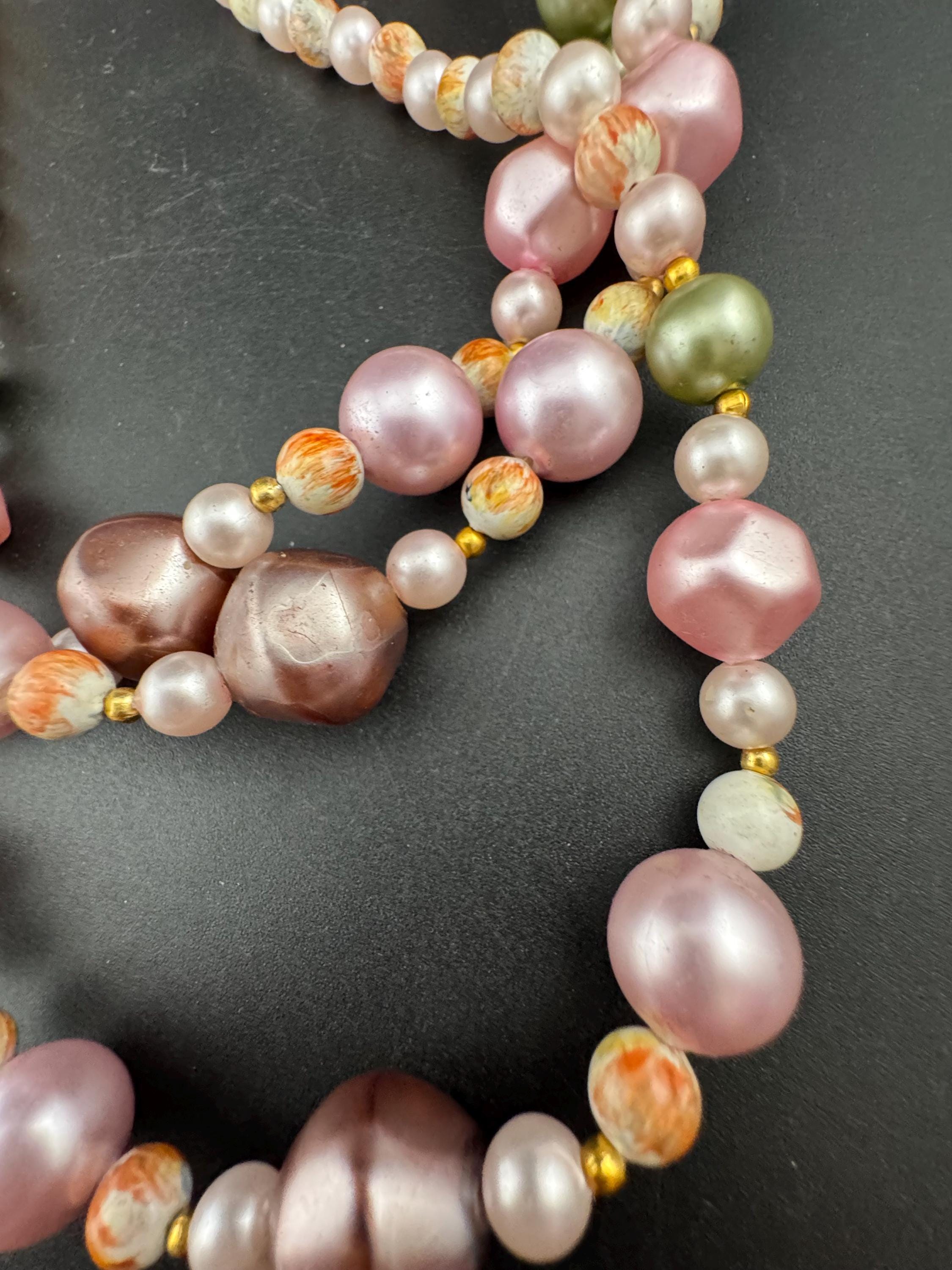 Mid century pink Hong Kong faux pearl chunky plastic beaded multi strand choker necklace