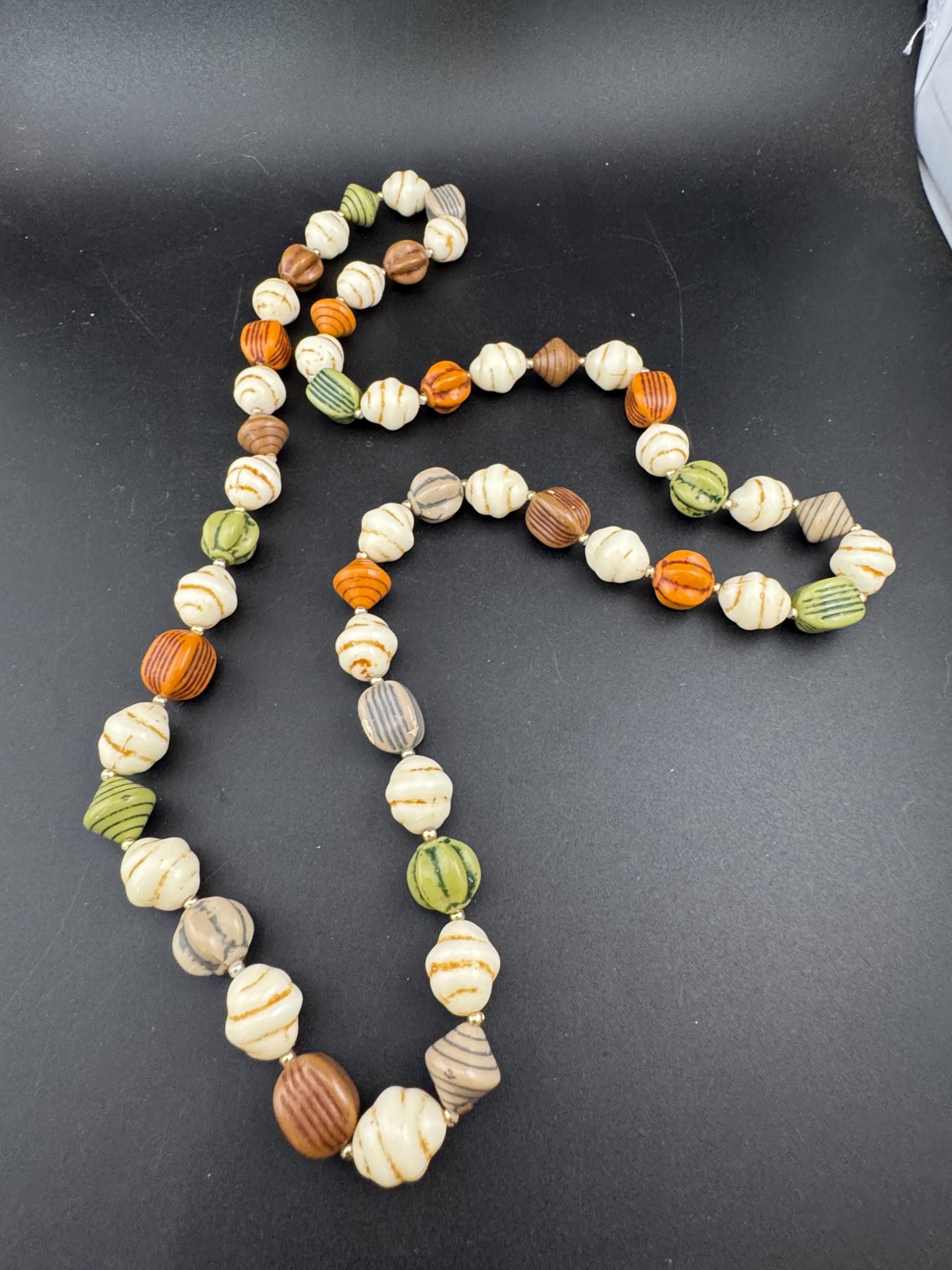 Vintage 1960s brown cream and green plastic beaded long pebble necklace 90cm