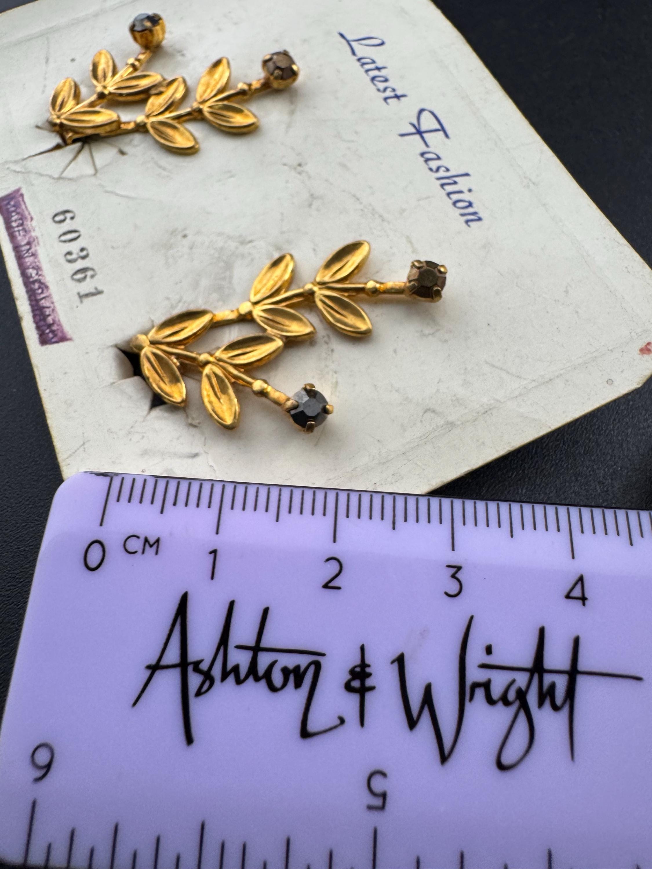 3cm Vintage mid century gold tone leaf clip on earrings, with gold rhinestones, original card