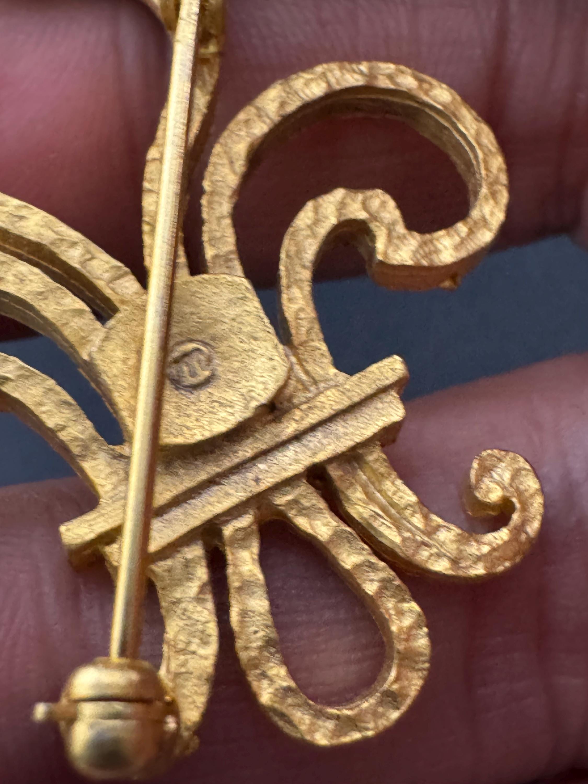 Signed M Vintage modernist planished gold tone Fleur du lys brooch
