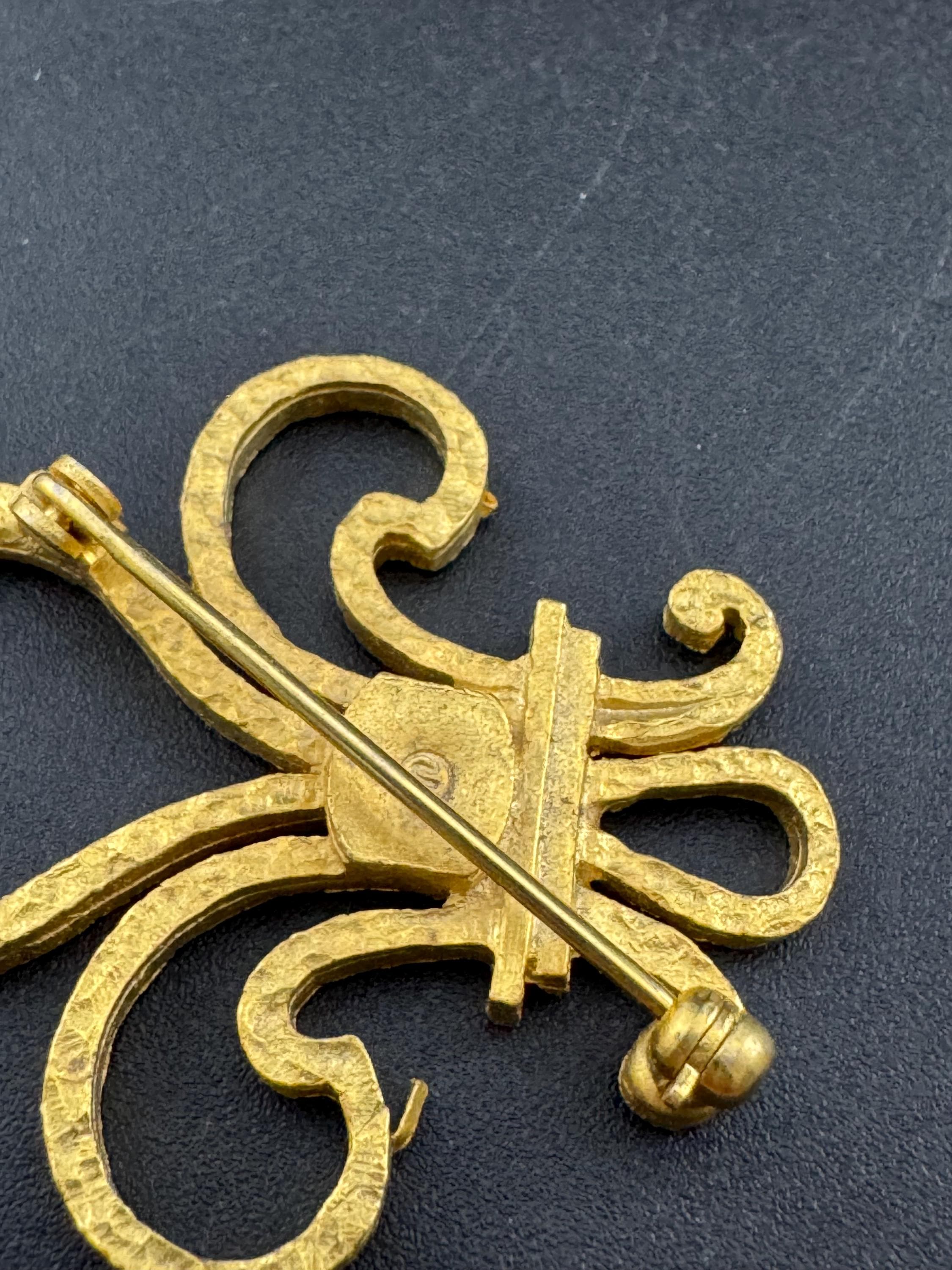 Signed M Vintage modernist planished gold tone Fleur du lys brooch