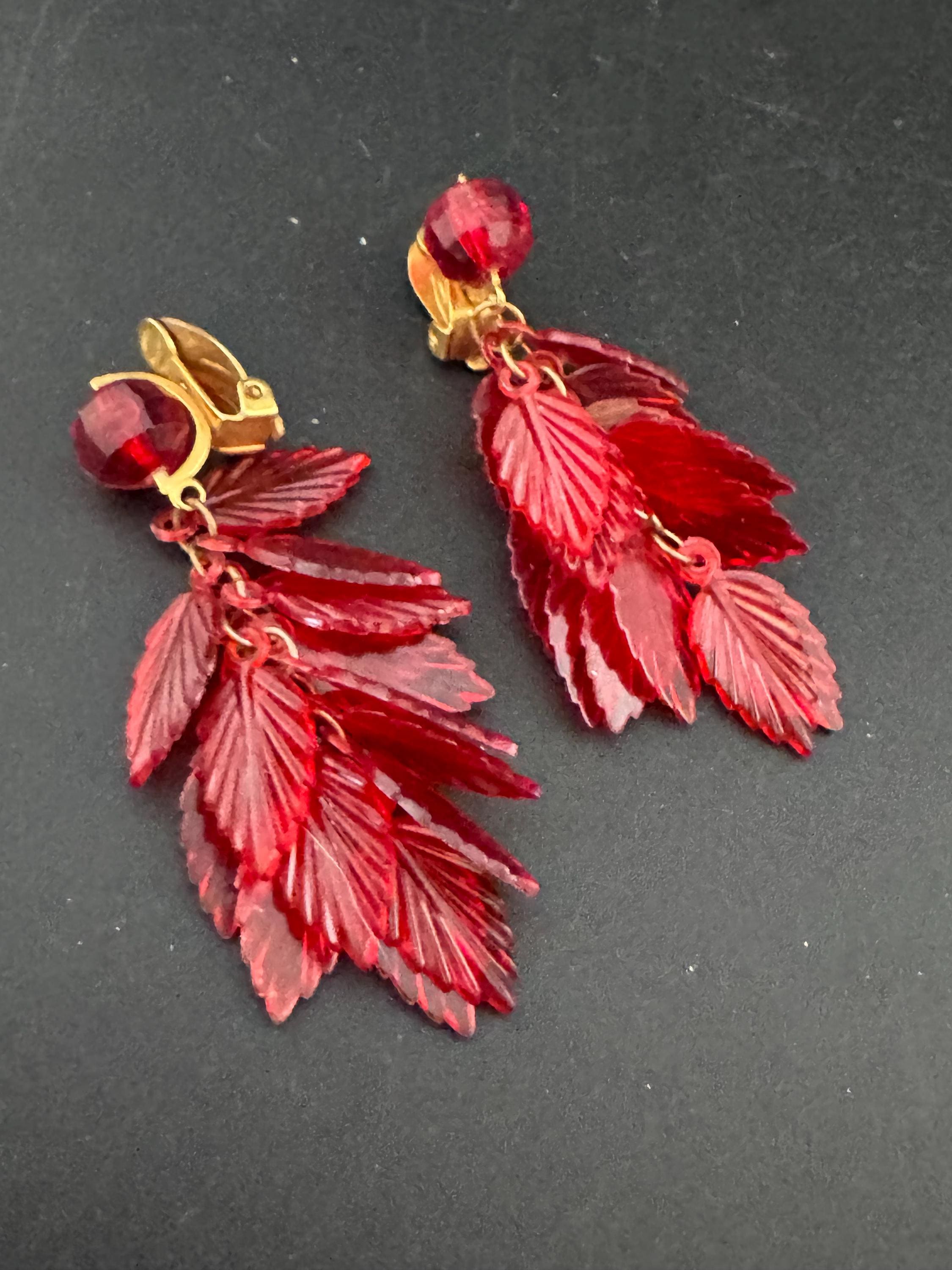 Vintage dark red plastic beaded Cluster Clip On waterfall drop leaf Earrings 7cm