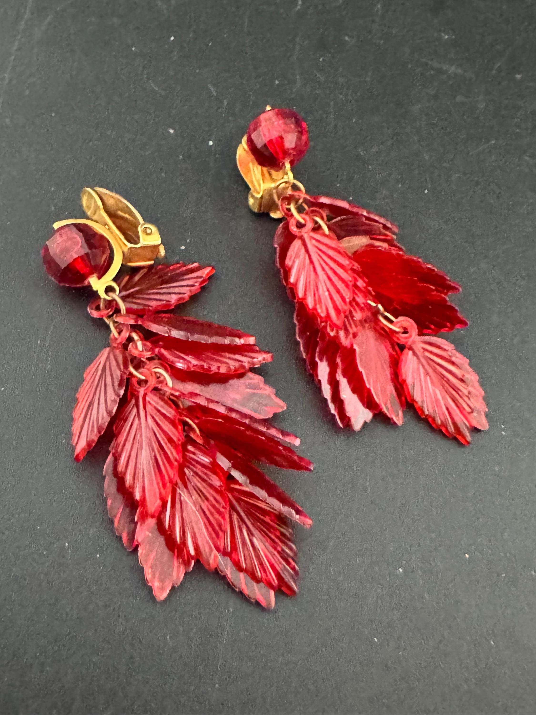 Vintage dark red plastic beaded Cluster Clip On waterfall drop leaf Earrings 7cm