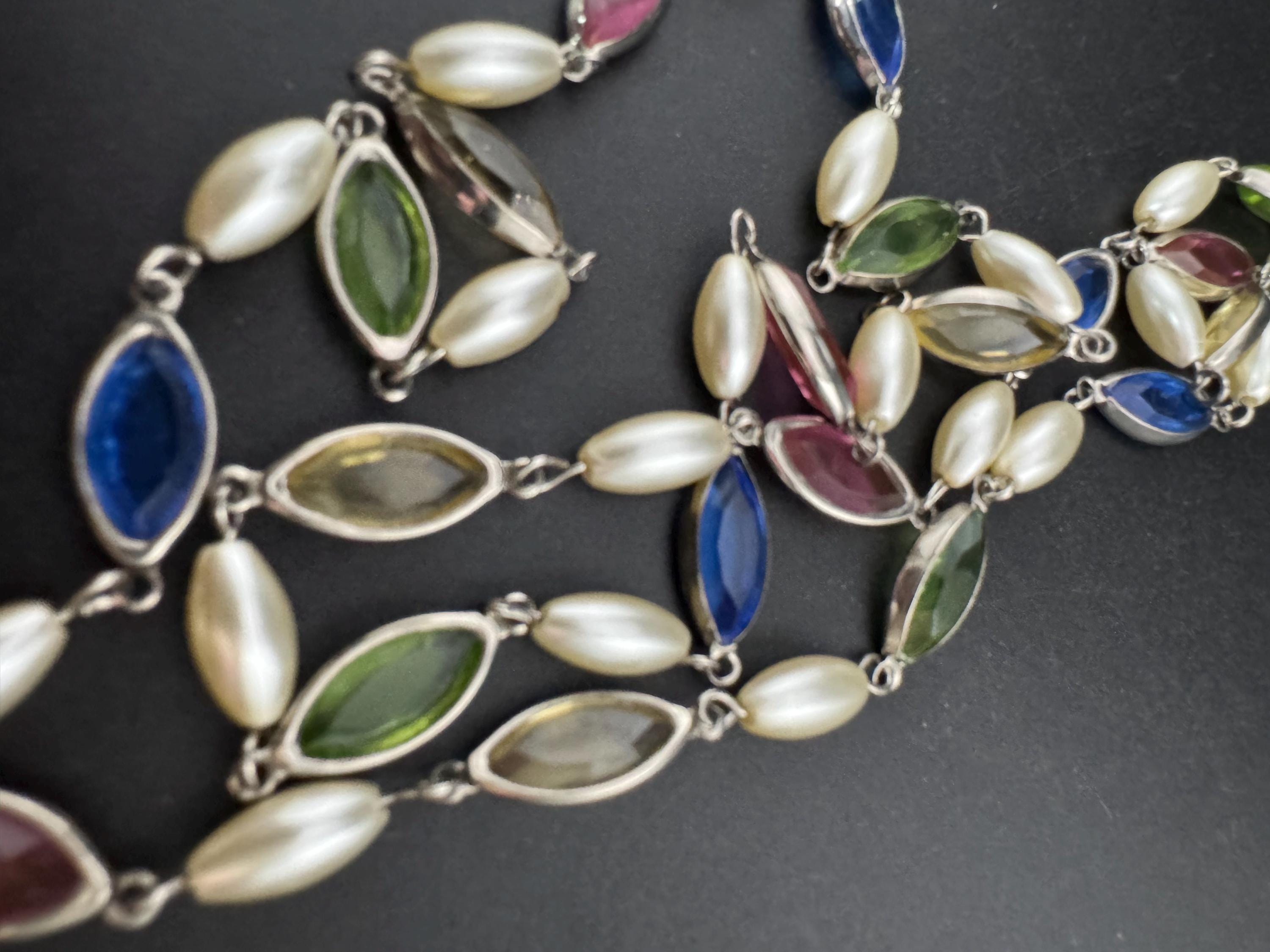 Faux pearl Rivière bezel set pink blue green faceted acrylic  gold tone beaded chain necklace 76cm length