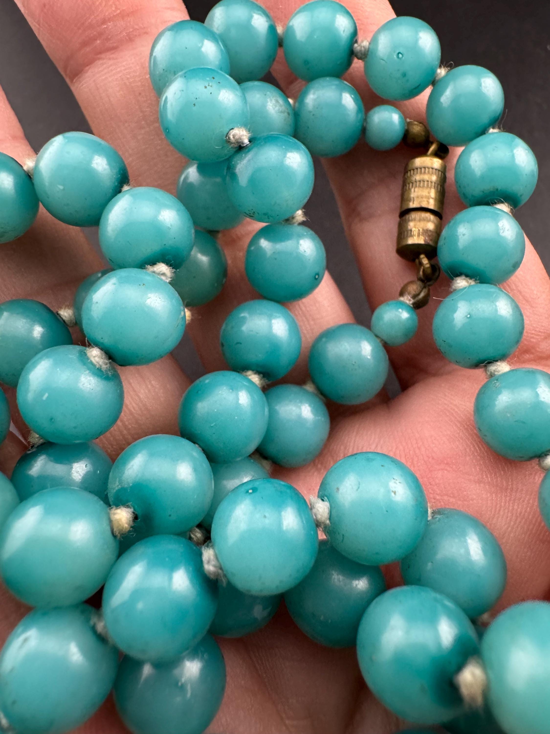 Mid century long length jade green beaded necklace with gemstone glass beads 62cm, knotted