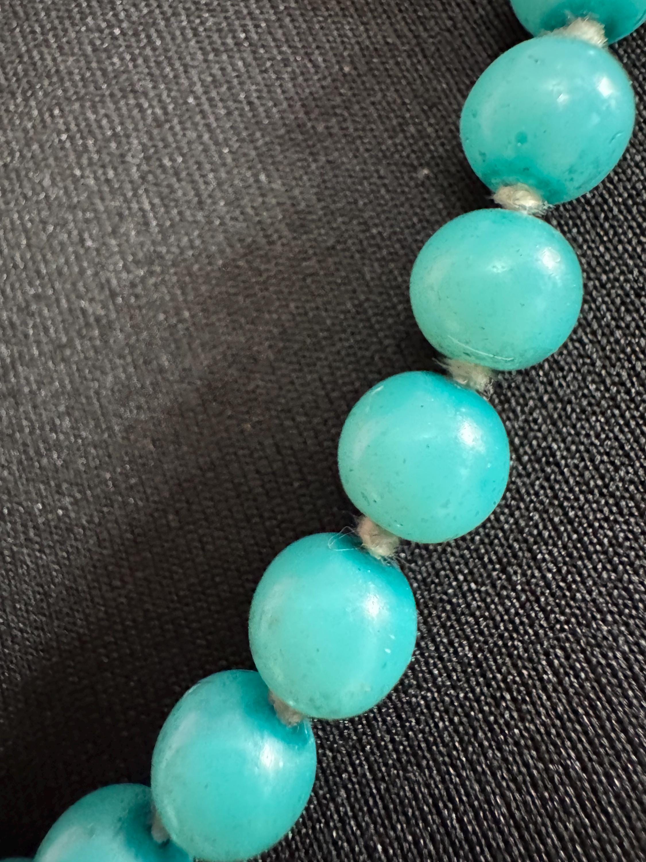 Mid century long length jade green beaded necklace with gemstone glass beads 62cm, knotted