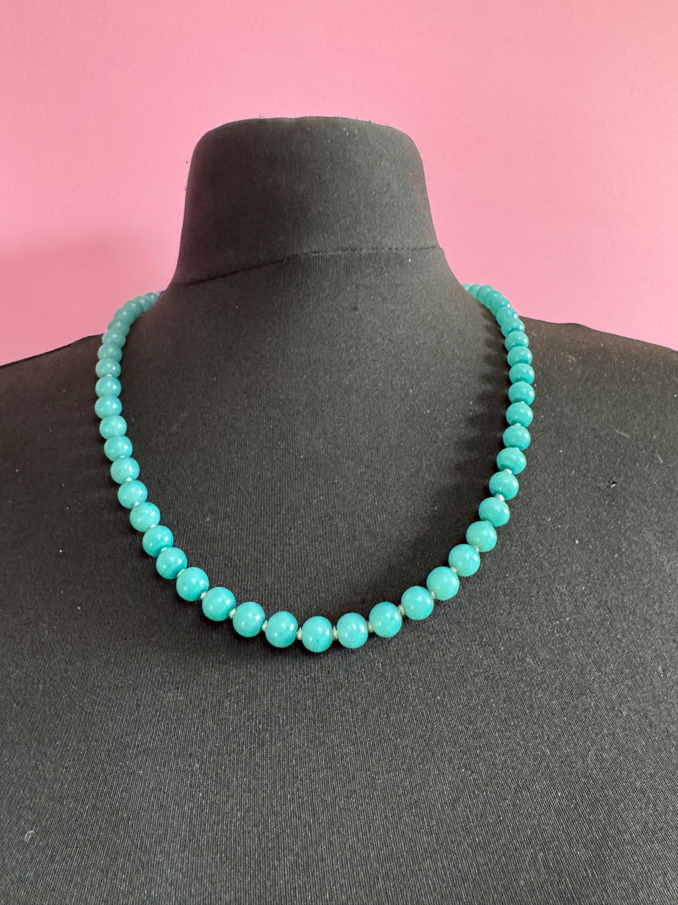 Mid century long length jade green beaded necklace with gemstone glass beads 62cm, knotted