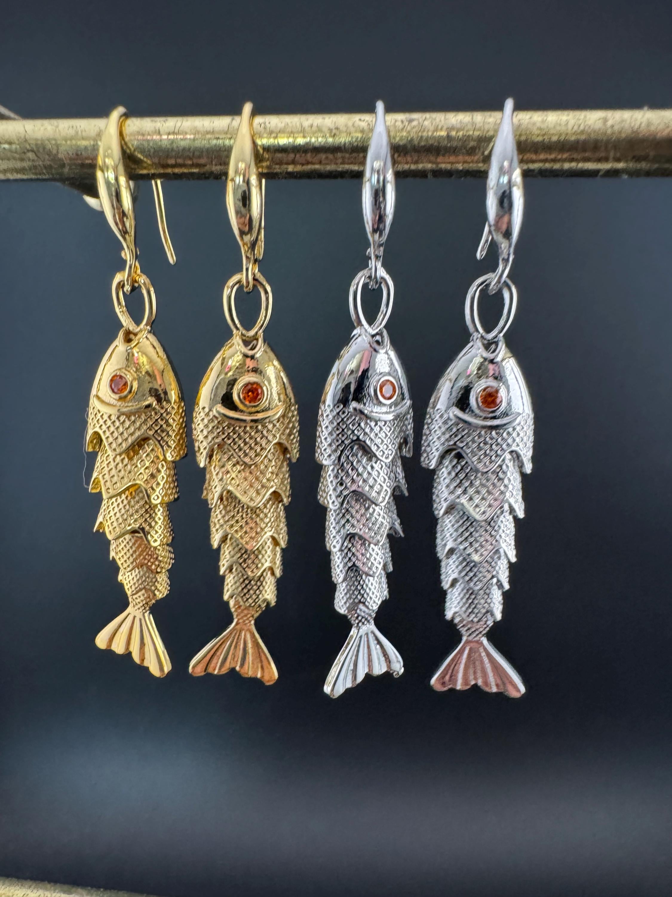18k GP earwires Nautical silver or gold tone 3D novelty articulated moving fish dangly drop charm earrings for pierced ears