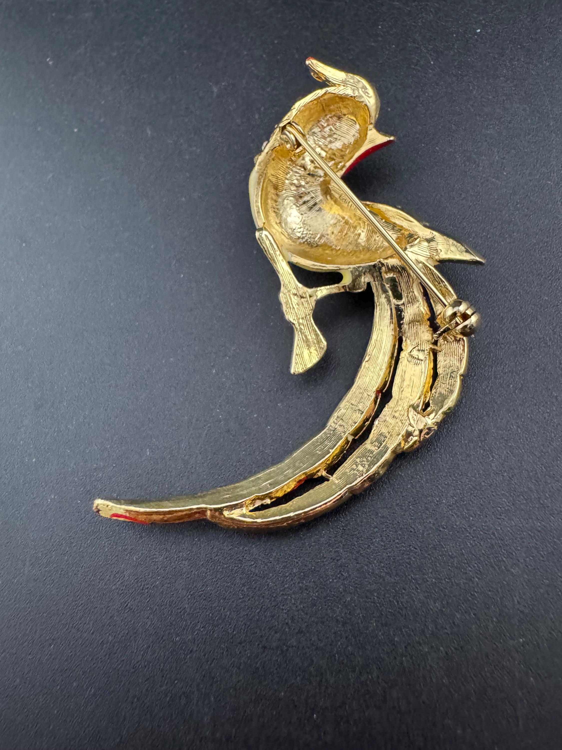 Vintage Tropical Parrot firecrest brooch set with Paste diamanté and red and cream Enamel gold tone metal 1980s