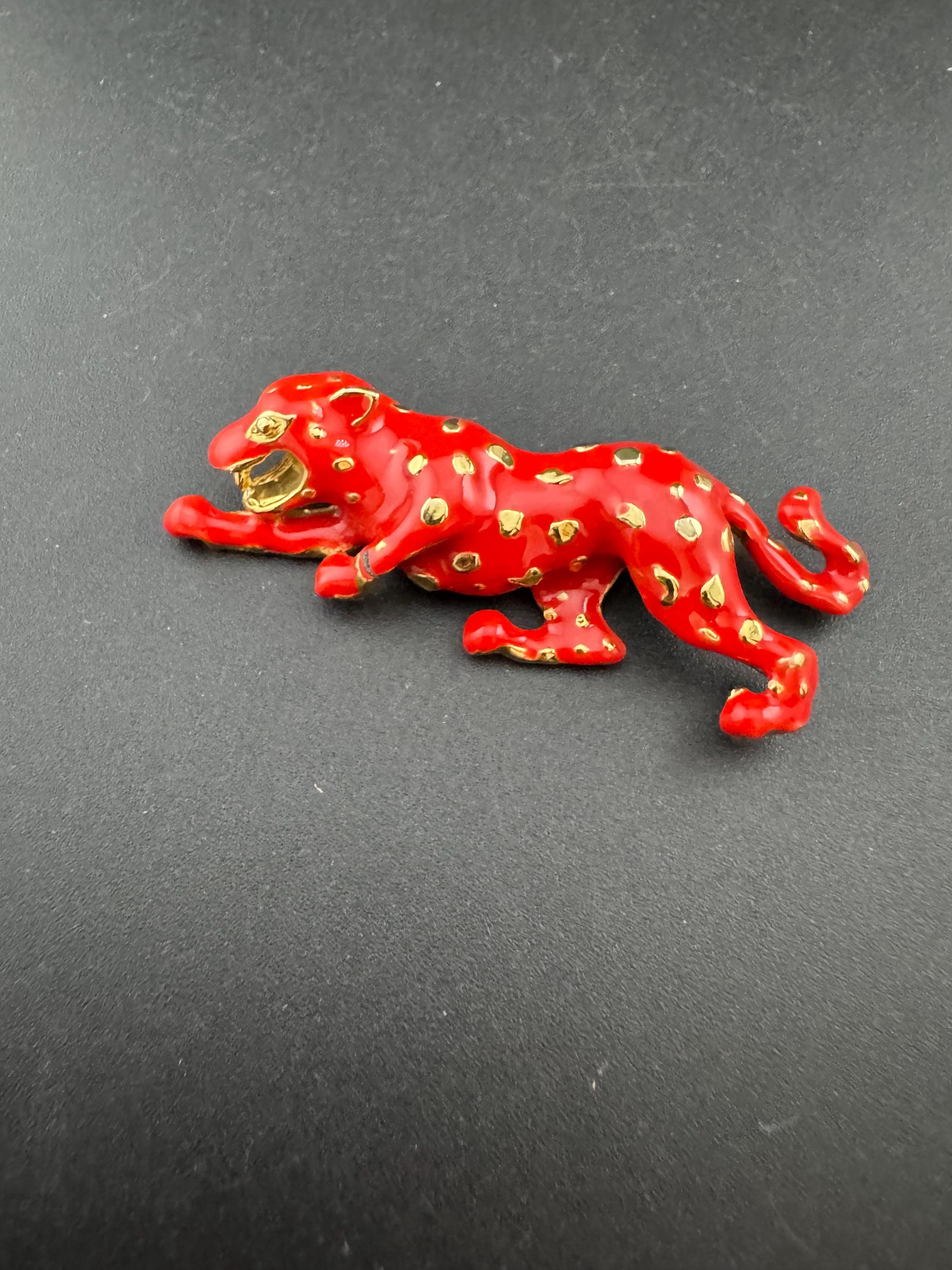 Bright red enamel Big Cat spotty leopard brooch, gold tone, vintage 6cm