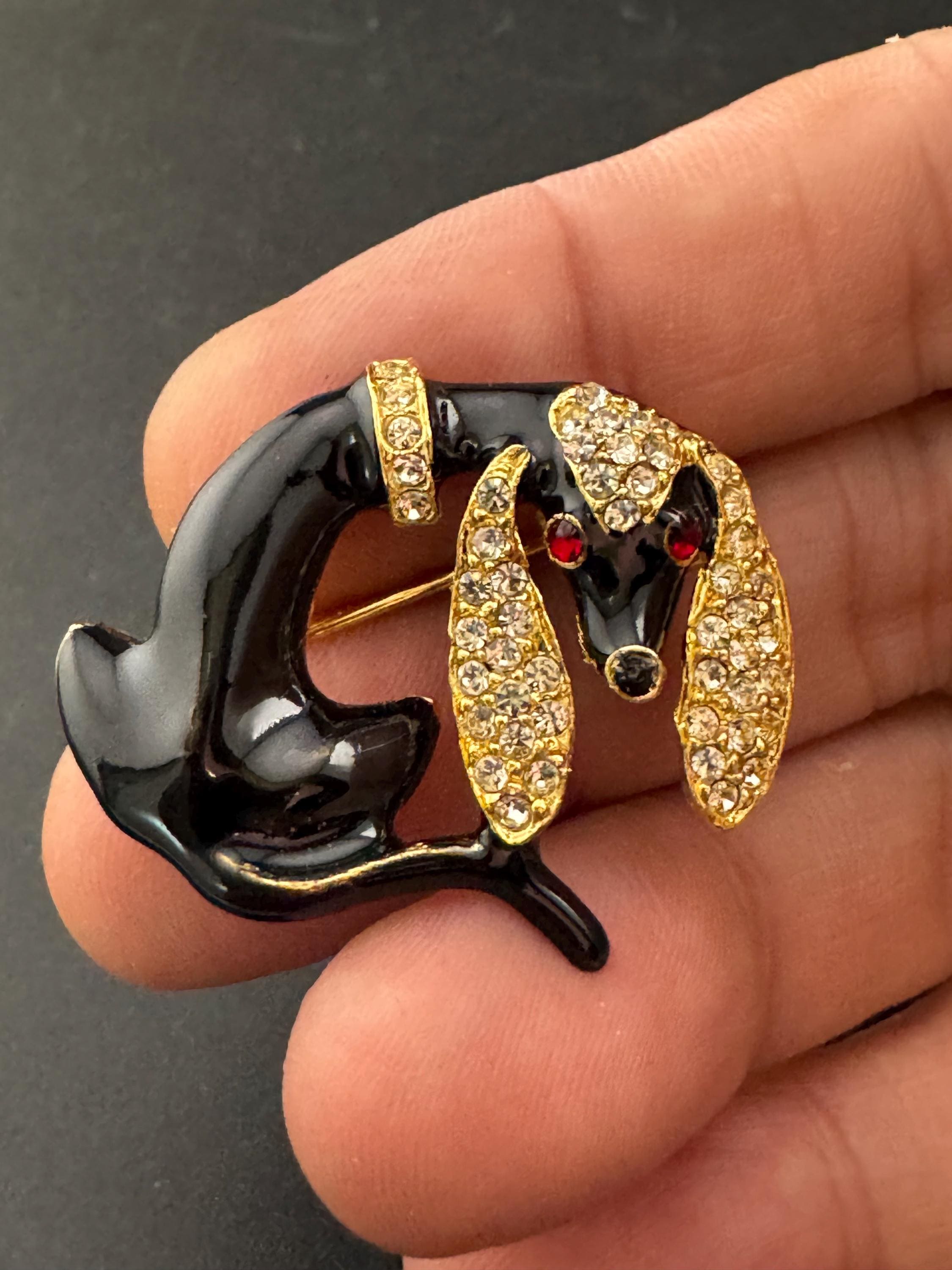 Vintage black enamel coear diamanté crystal novelty Dog Brooch, daschound