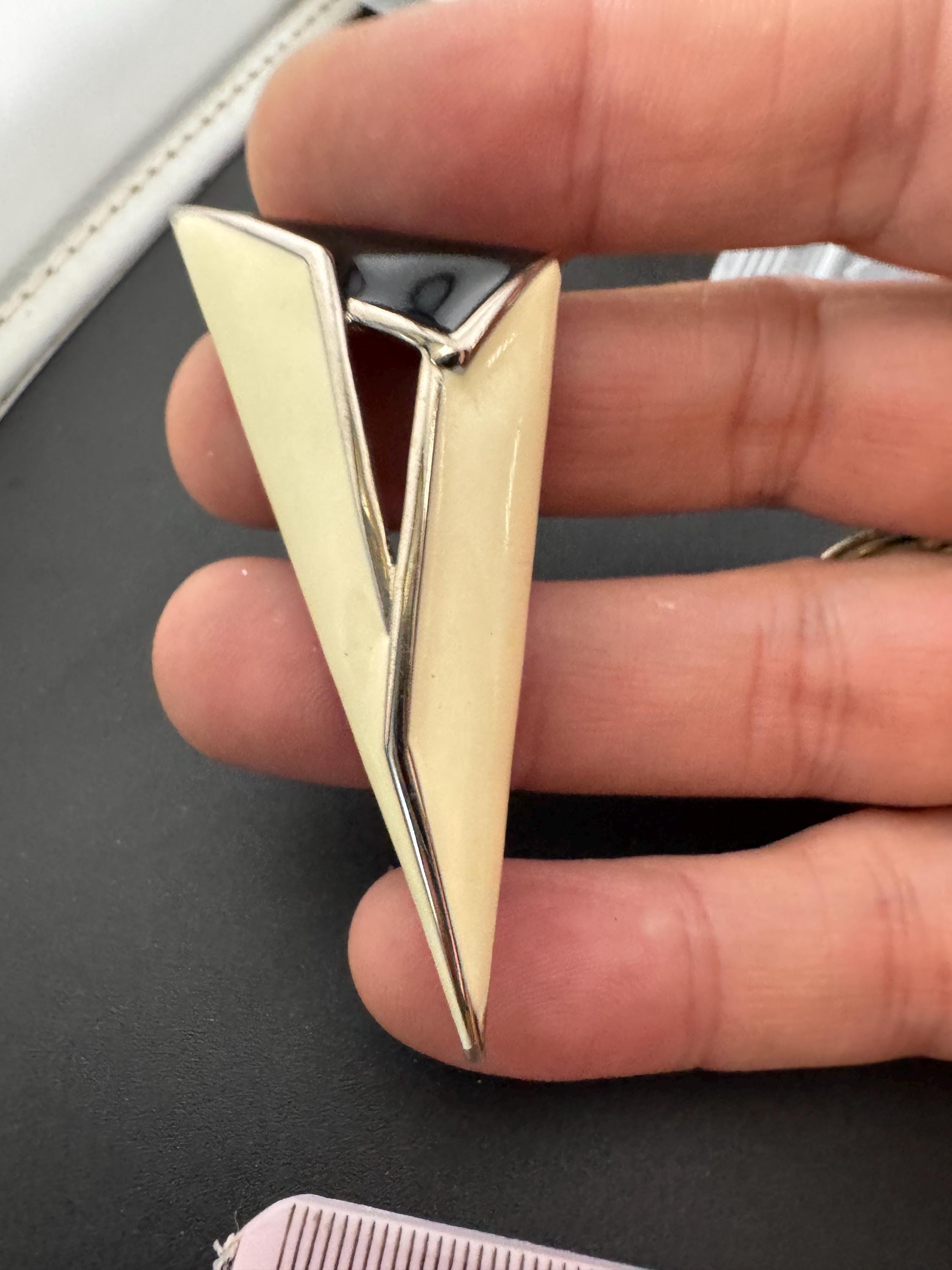 Vintage classic stylish black and cream enamel triangular silver tone brooch