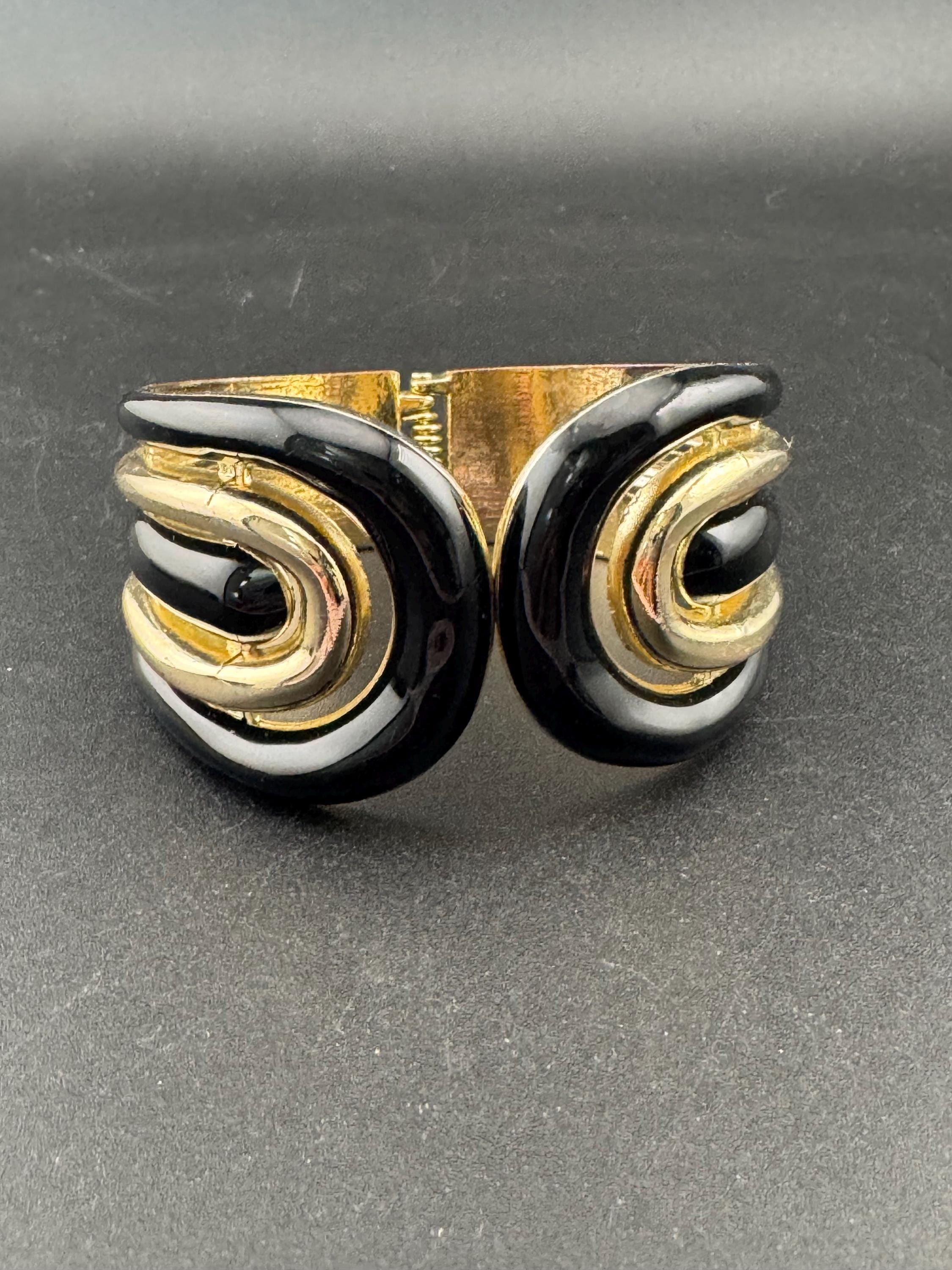 Retro black enamel gold tone curved clamper bangle cuff bracelet