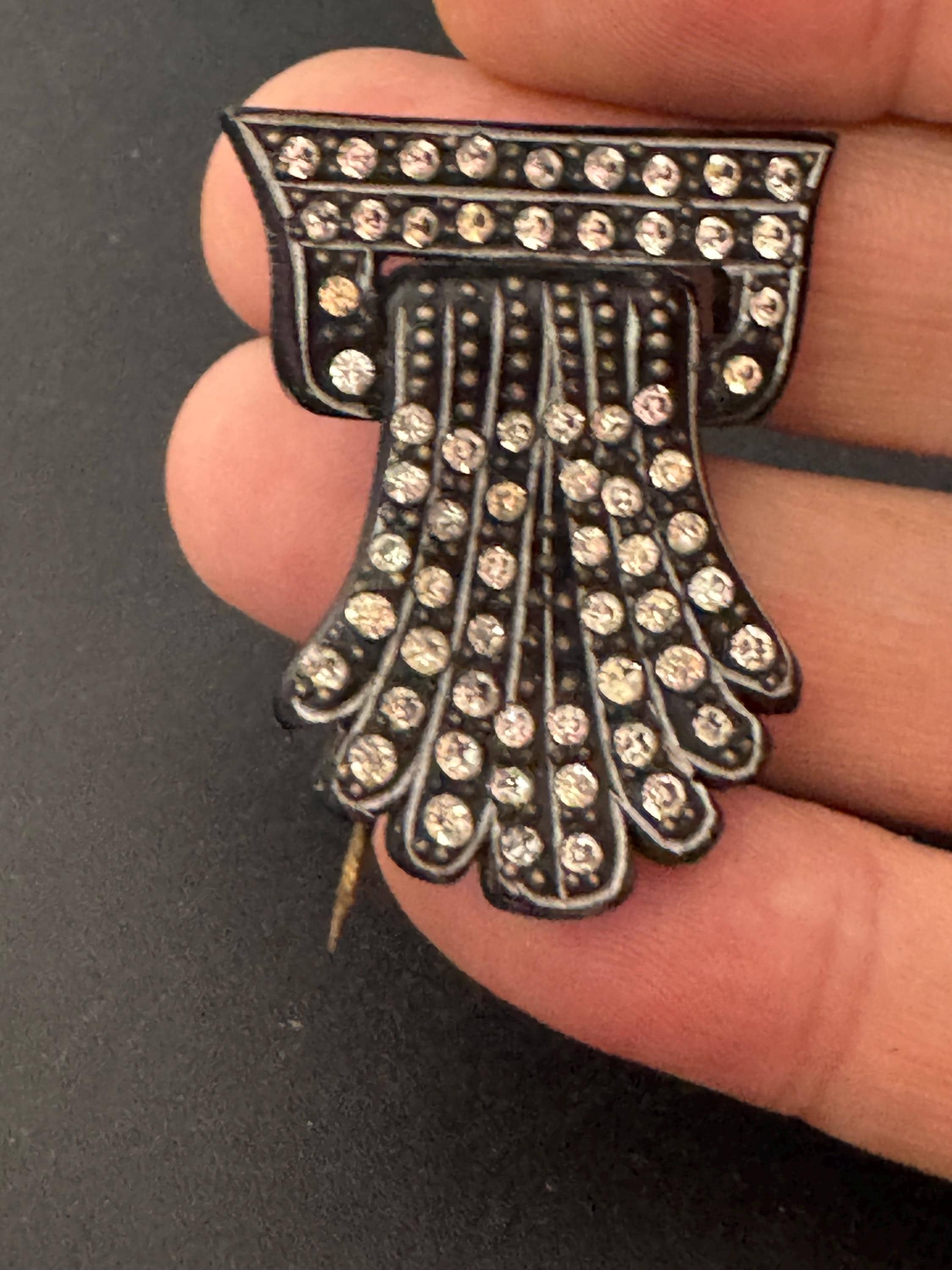Art Deco hat flash pin diamanté paste black early plastic bakelite small 4cm