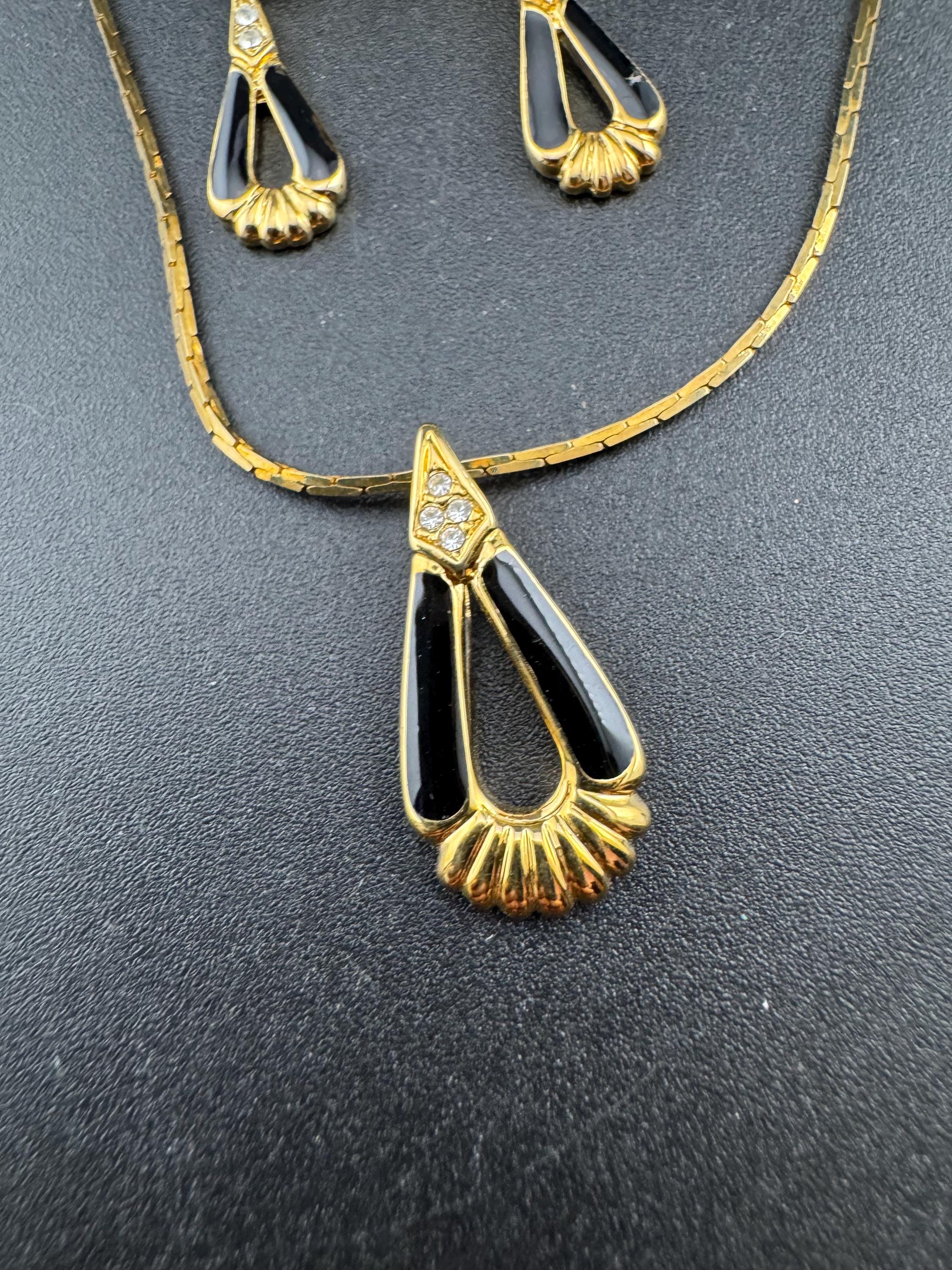 Vintage Gold Tone Enamel Diamanté Jewelry Set: Necklace & Earrings