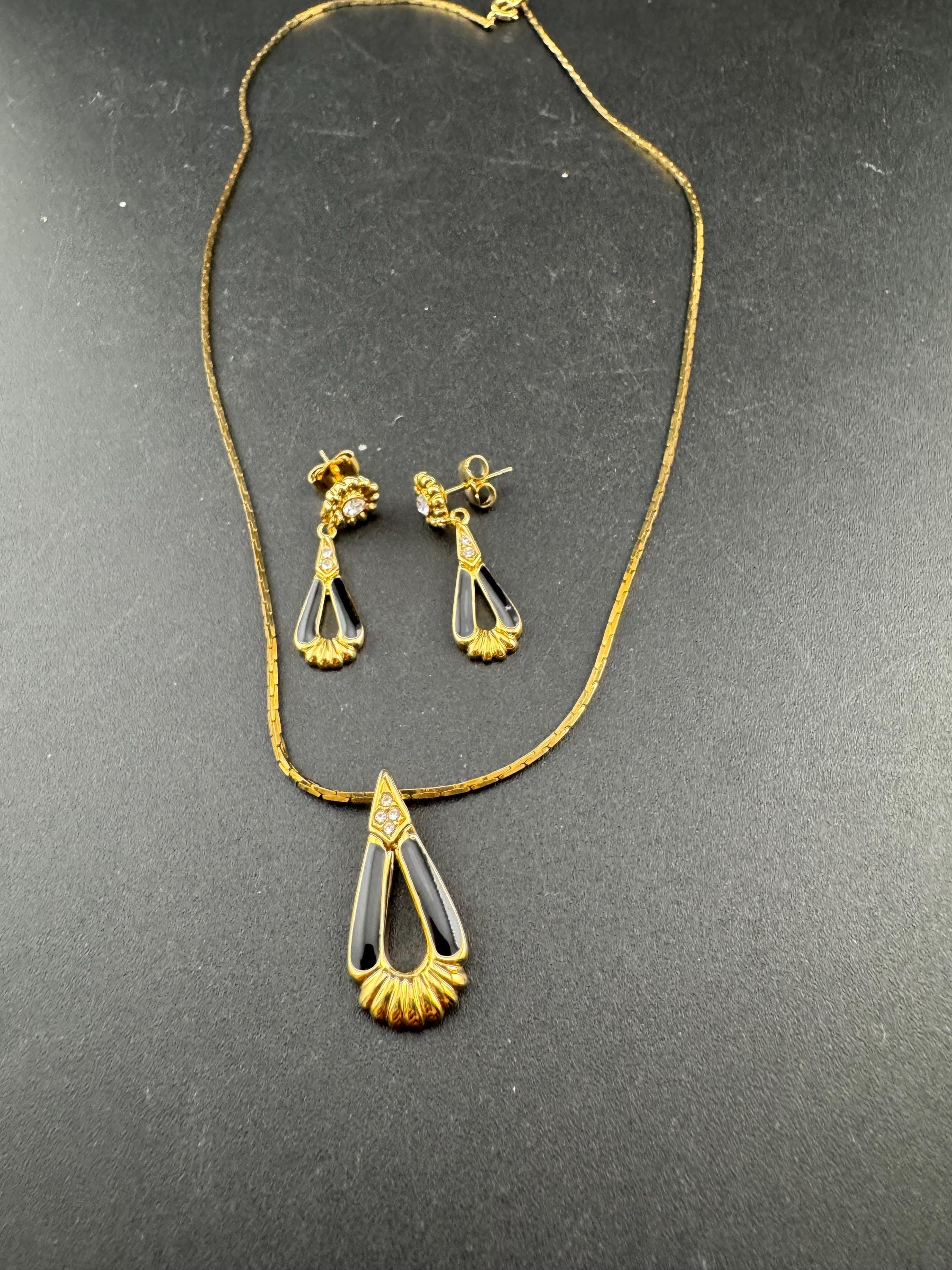 Vintage Gold Tone Enamel Diamanté Jewelry Set: Necklace & Earrings