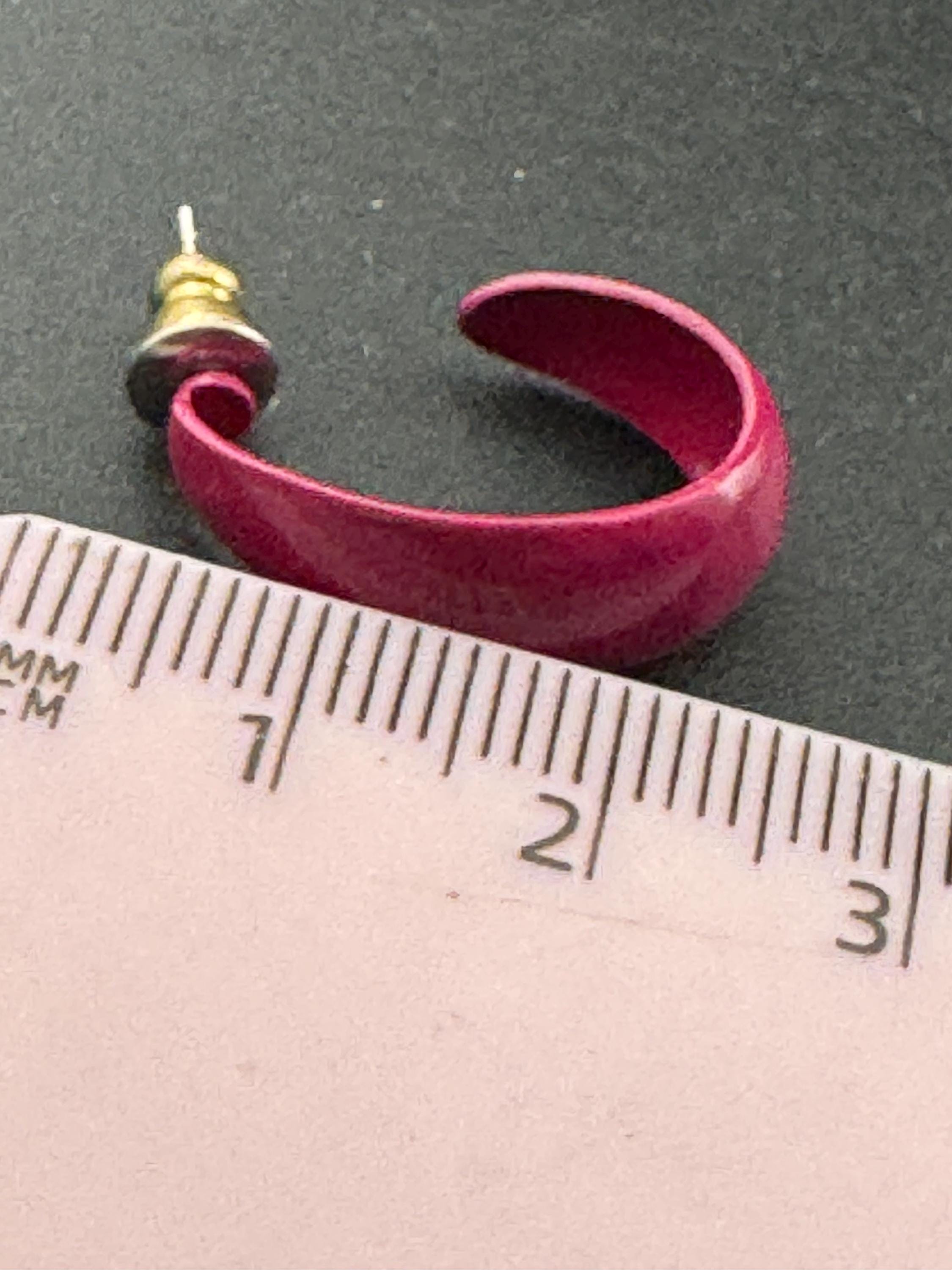 Vintage 80s Gold Tone Raspberry Enamel Half Hoop Stud Earrings