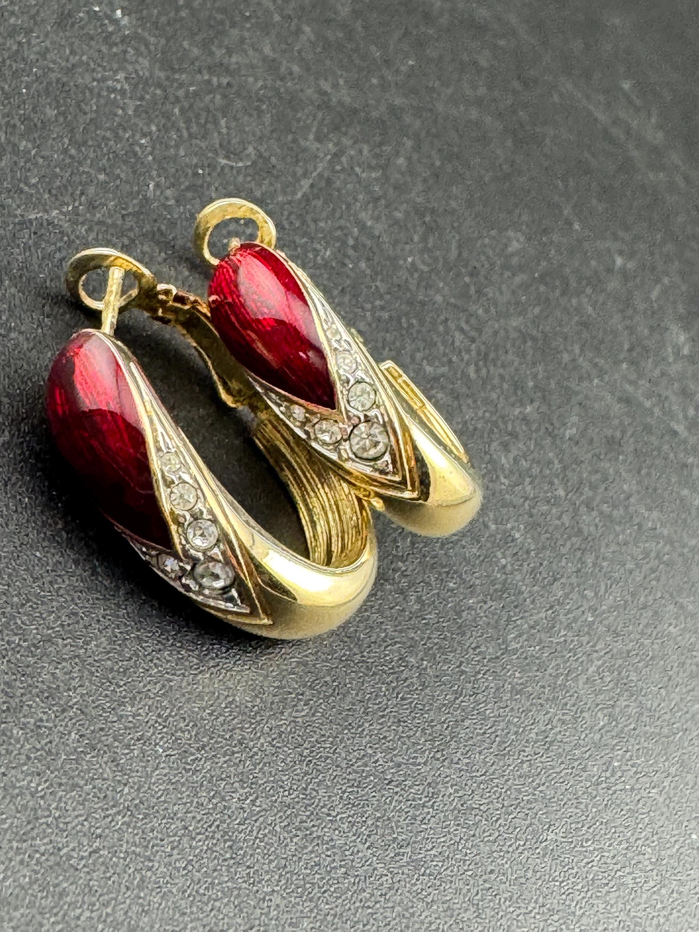Vintage 1980s Gold tone metallic deep red enamel and diamanté hoop earrings pierced