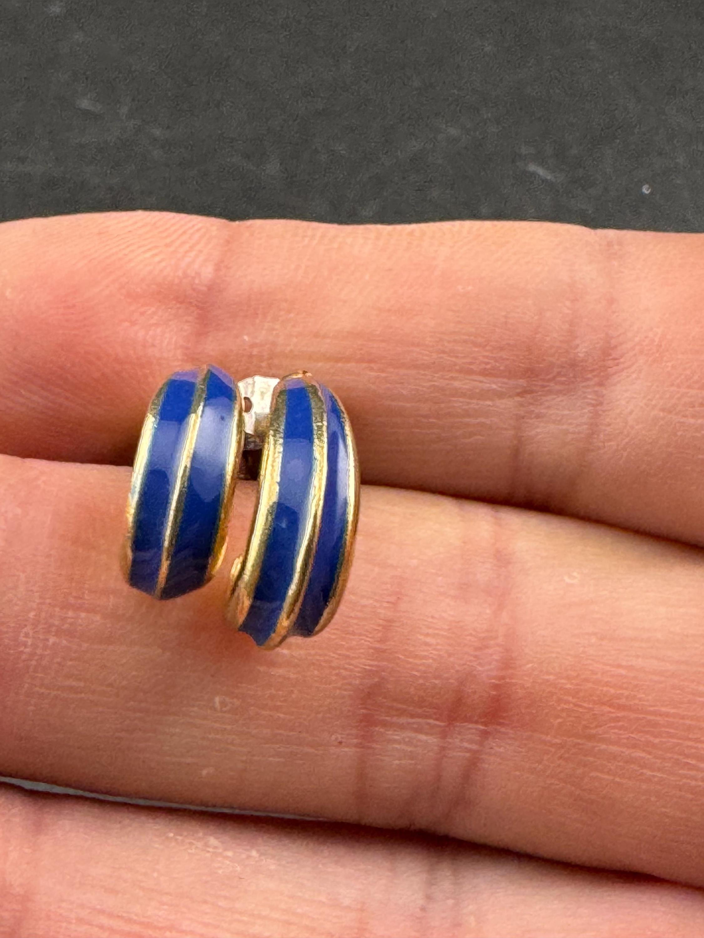Vintage Retro 1980s Gold tone small blue half hoop enamel pair earrings pierced