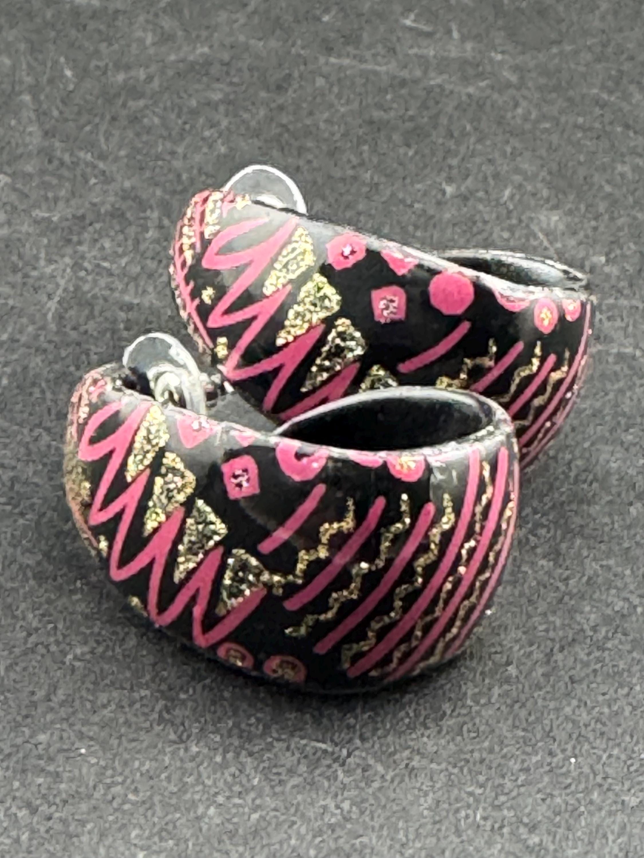 Large Purple and black plastic oval  hoop earrings 1980s vintage