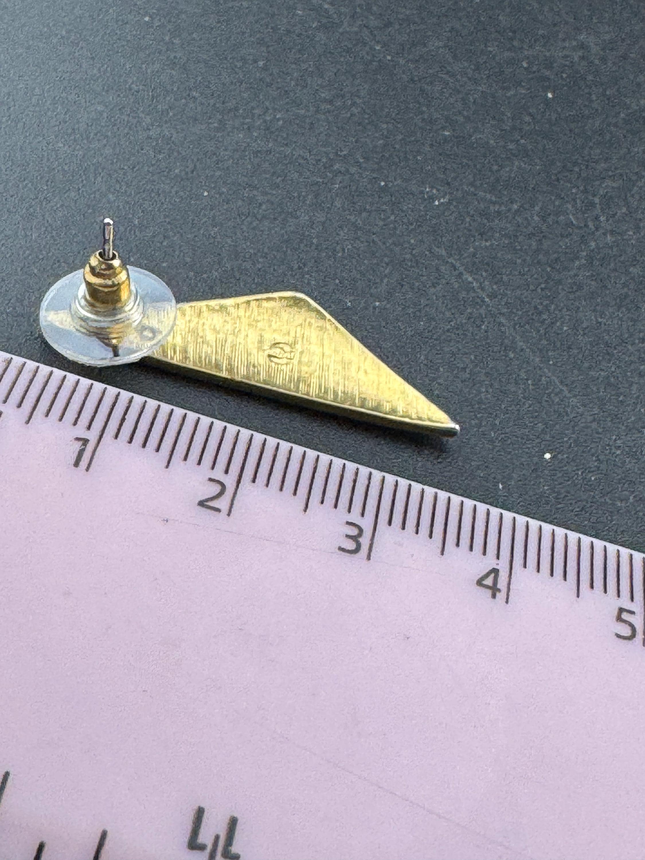 Vintage dainty Gold tone dark navy Blue enamel pair of triangular stud earrings pierced