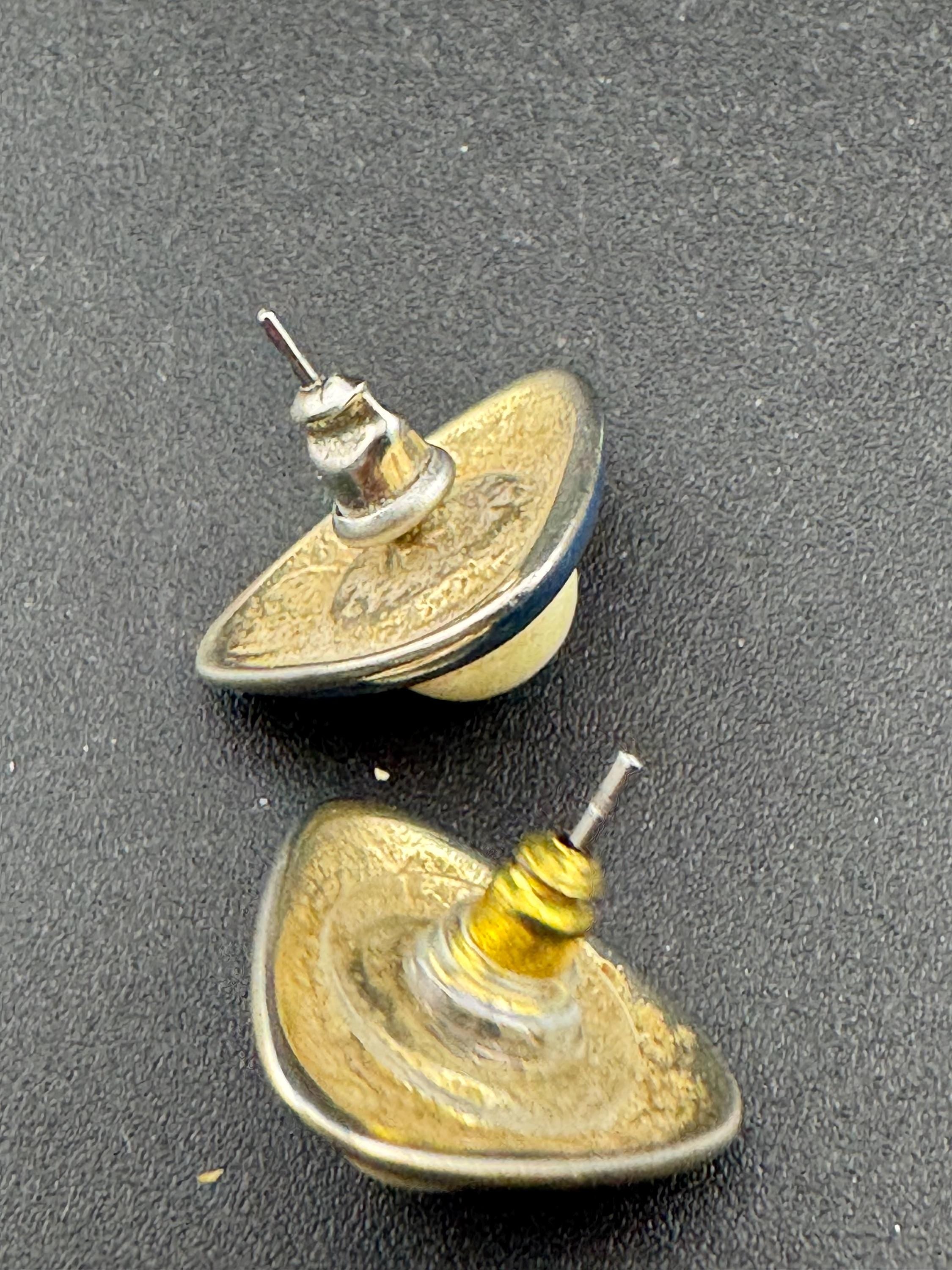 Vintage Retro 1980s gold tone Blue enamel & faux Pearl triangular pair stud earrings pierced