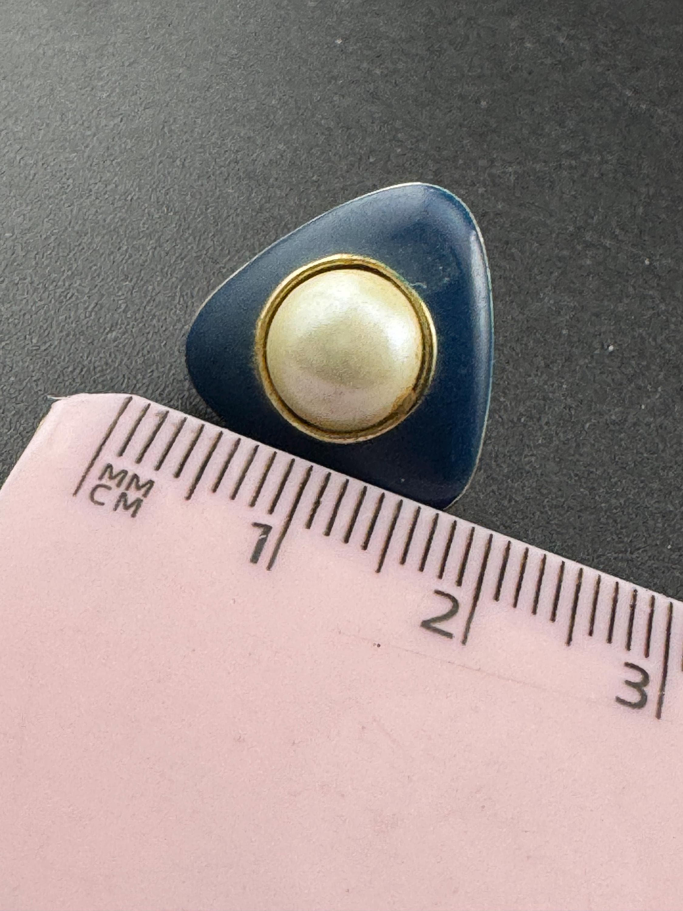 Vintage Retro 1980s gold tone Blue enamel & faux Pearl triangular pair stud earrings pierced