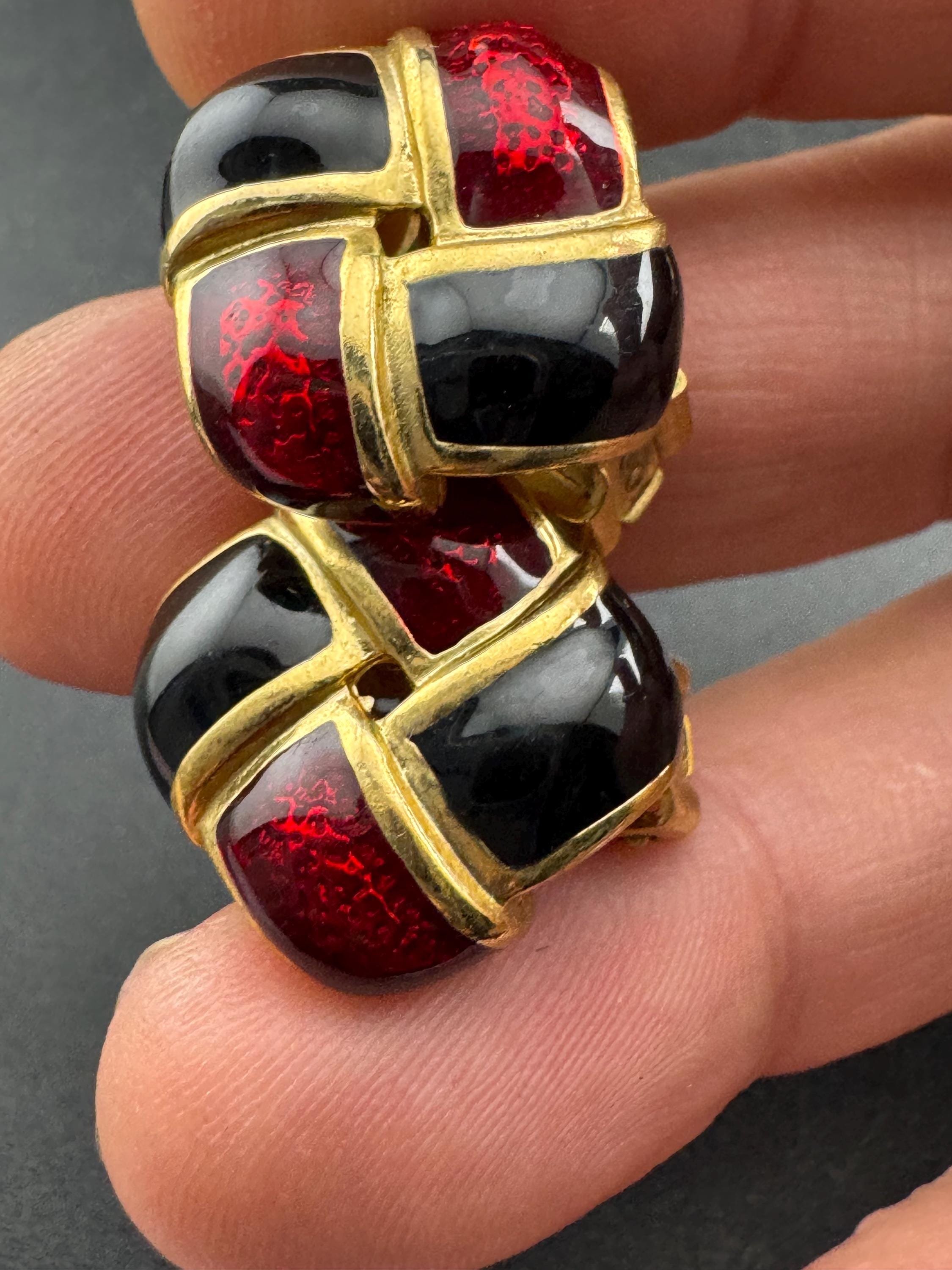 Vintage squared dark red and black enamel gold tone classic clip on stud earrings 1.5cm
