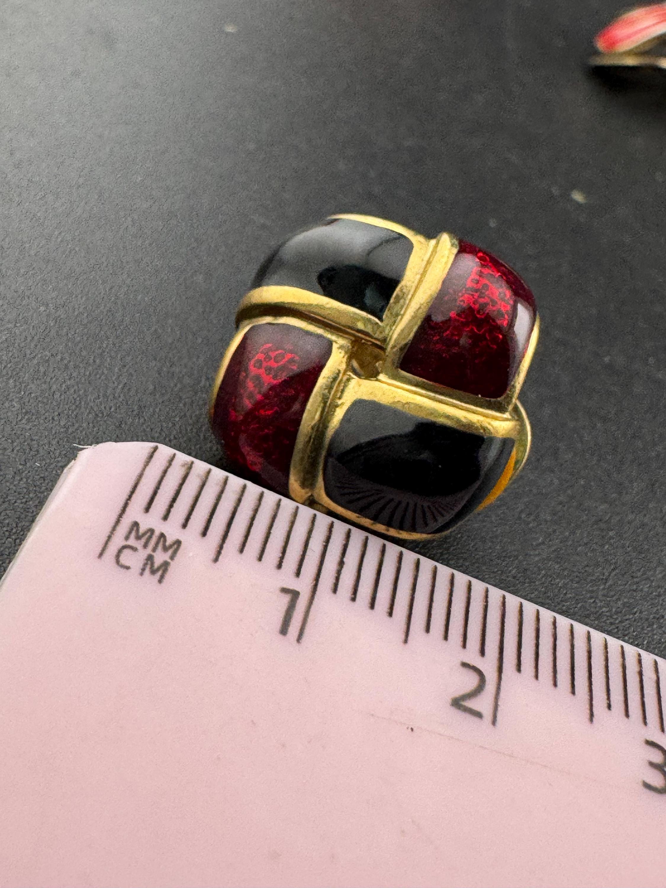 Vintage squared dark red and black enamel gold tone classic clip on stud earrings 1.5cm