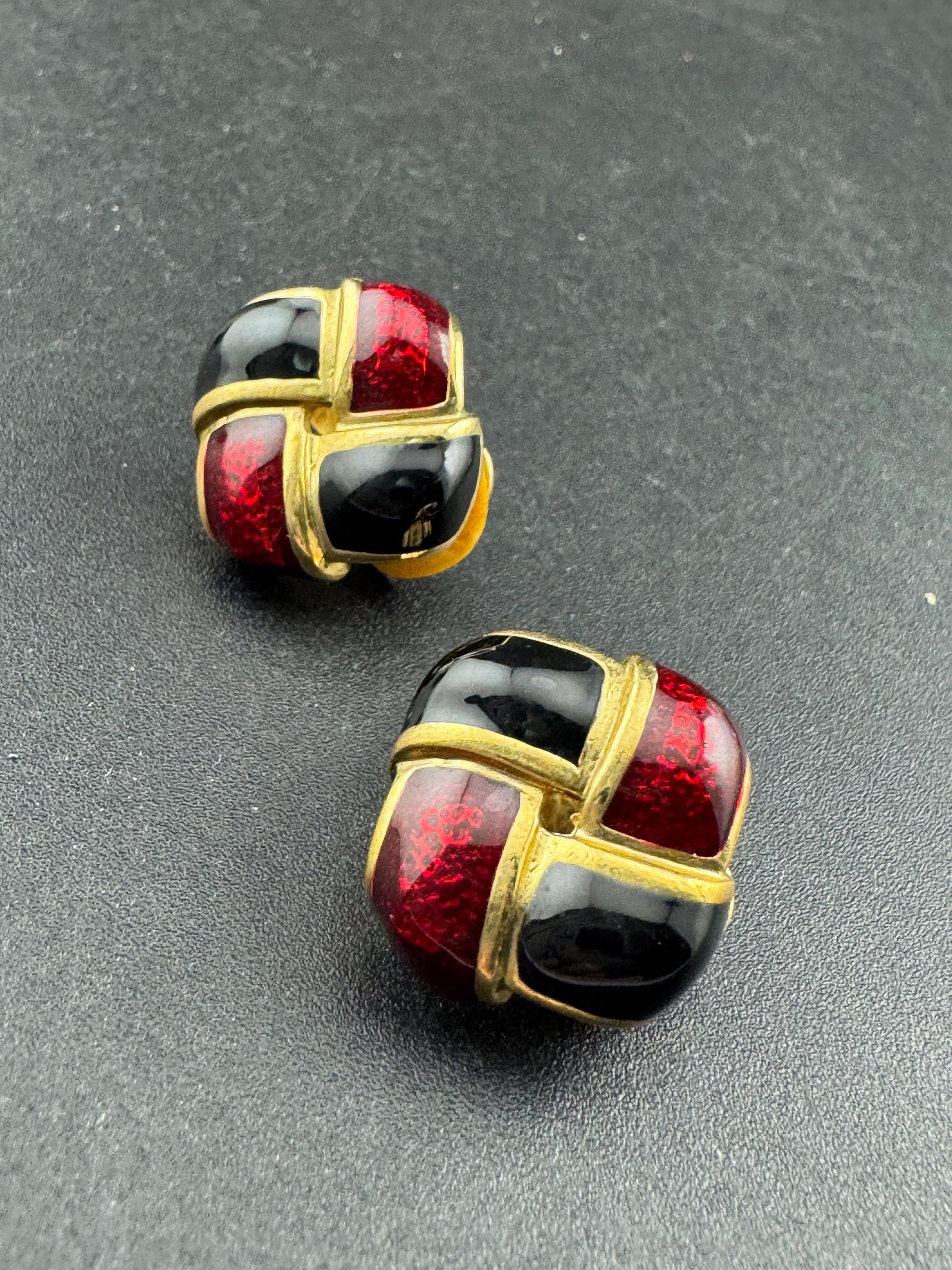 Vintage squared dark red and black enamel gold tone classic clip on stud earrings 1.5cm