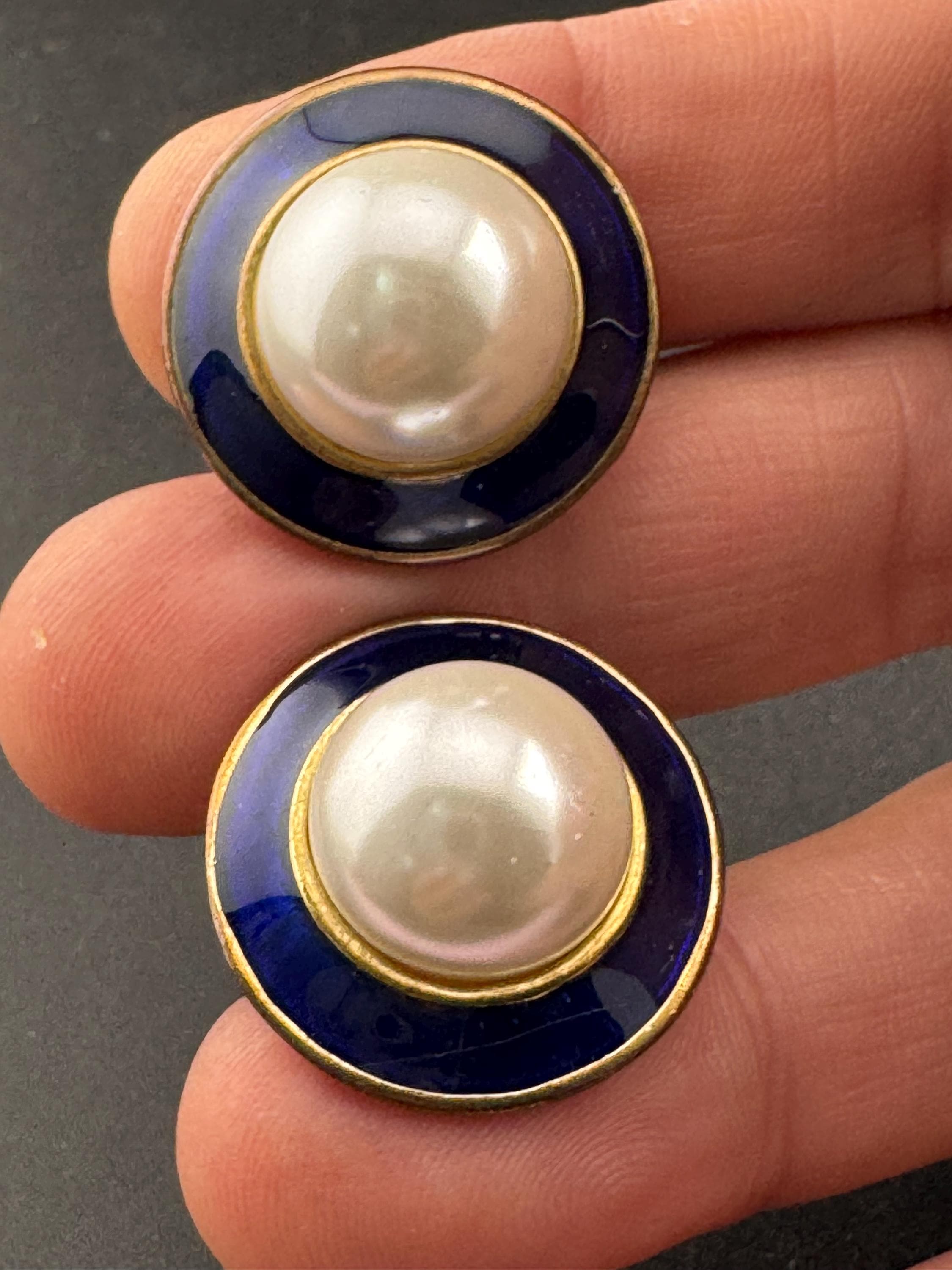 Vintage gold tone blue enamel faux Pearl cabochon round clip on earrings