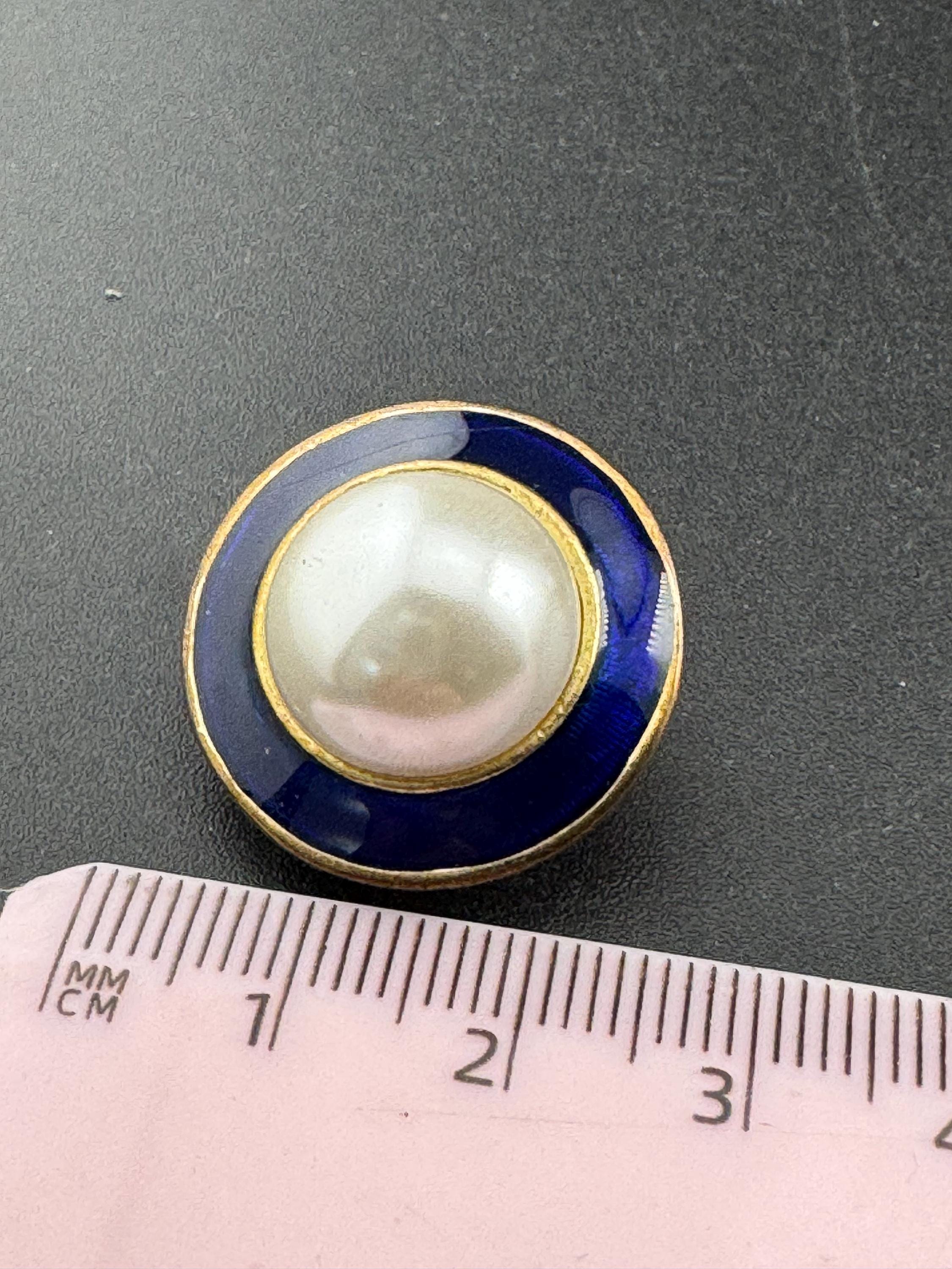 Vintage gold tone blue enamel faux Pearl cabochon round clip on earrings